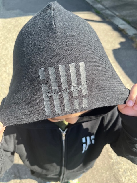 パーカーとステッカーできまして。