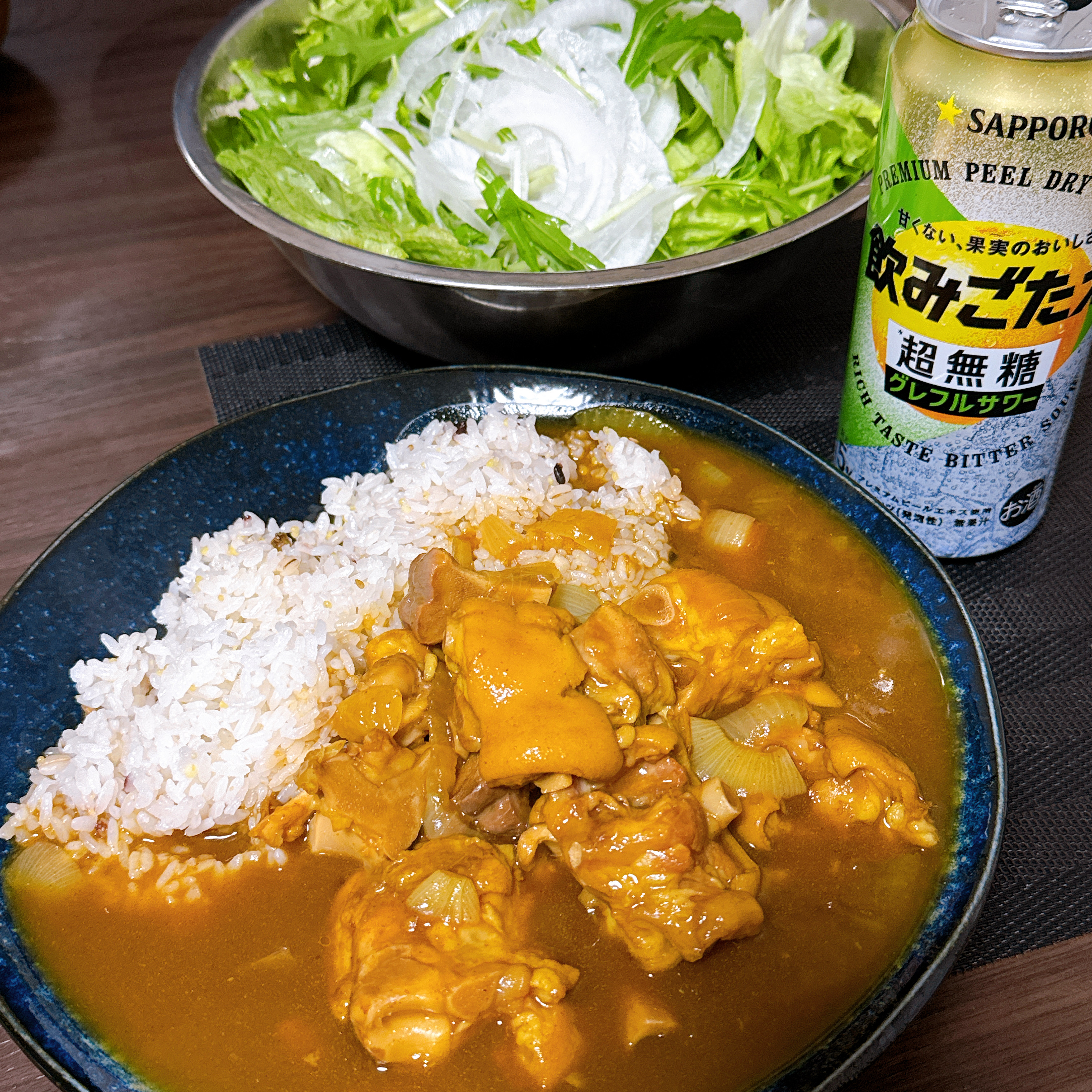豚足5キロ煮込んで作った、ぷるぷるとんそカレーの破壊力