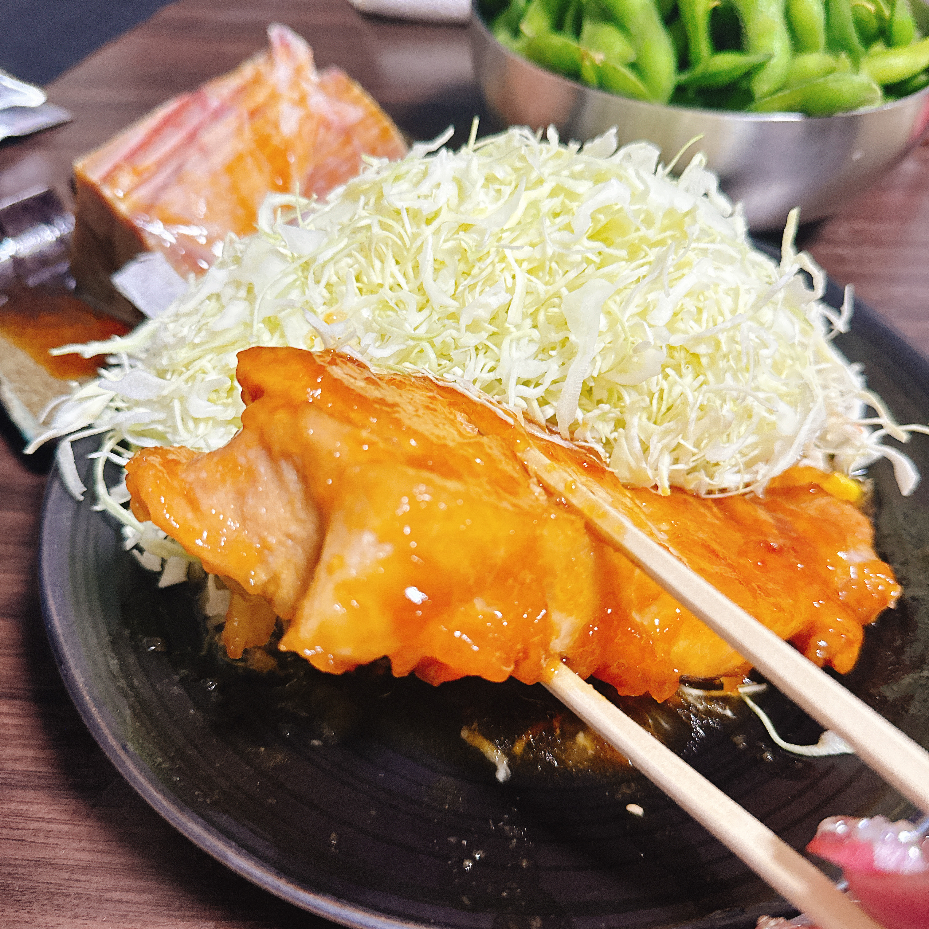 特大肉厚豚の生姜焼きで家飲み。かぶりつける夜は正義