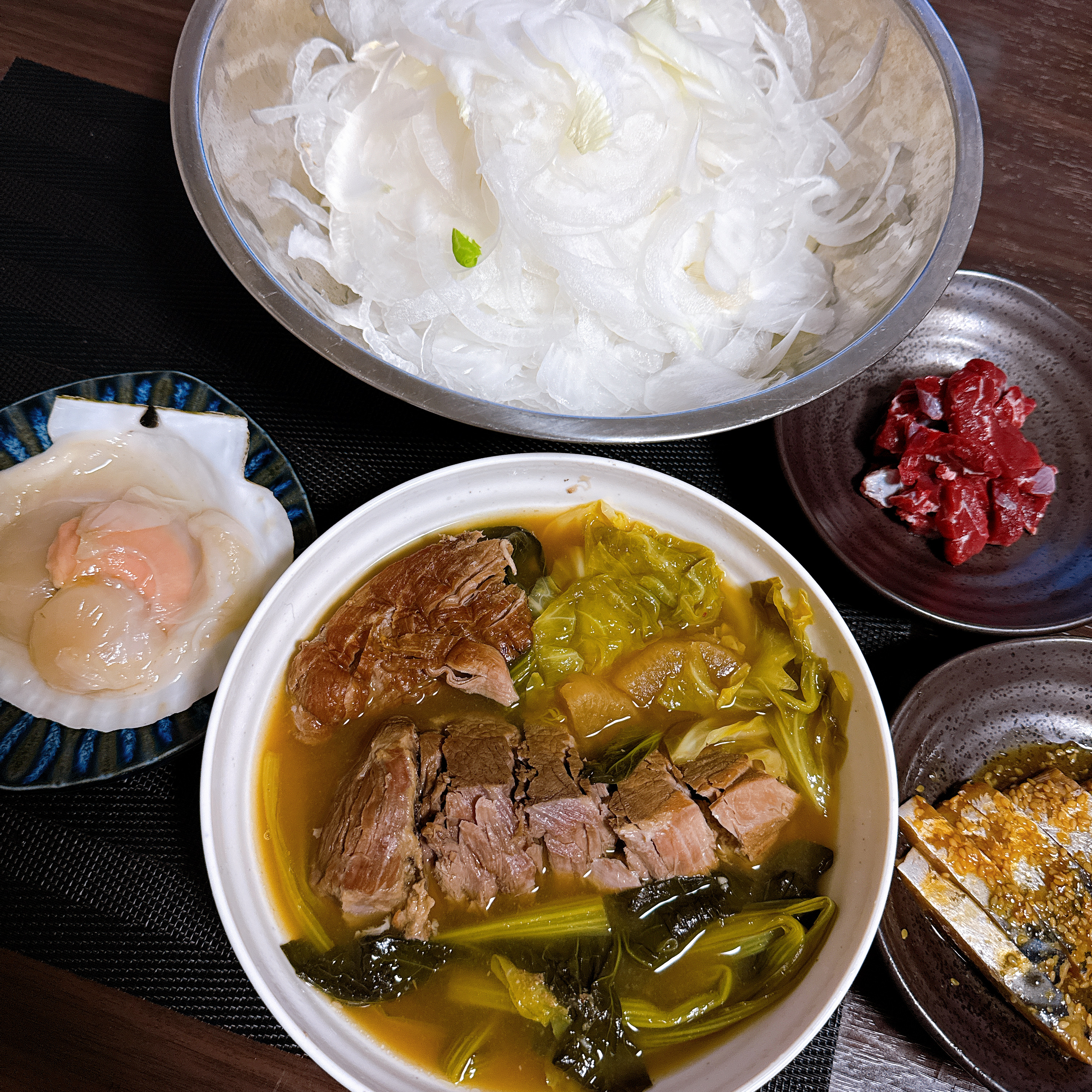 今日の晩酌は、ちょっと健康的に見えてしっかり酒が進む卓上でした