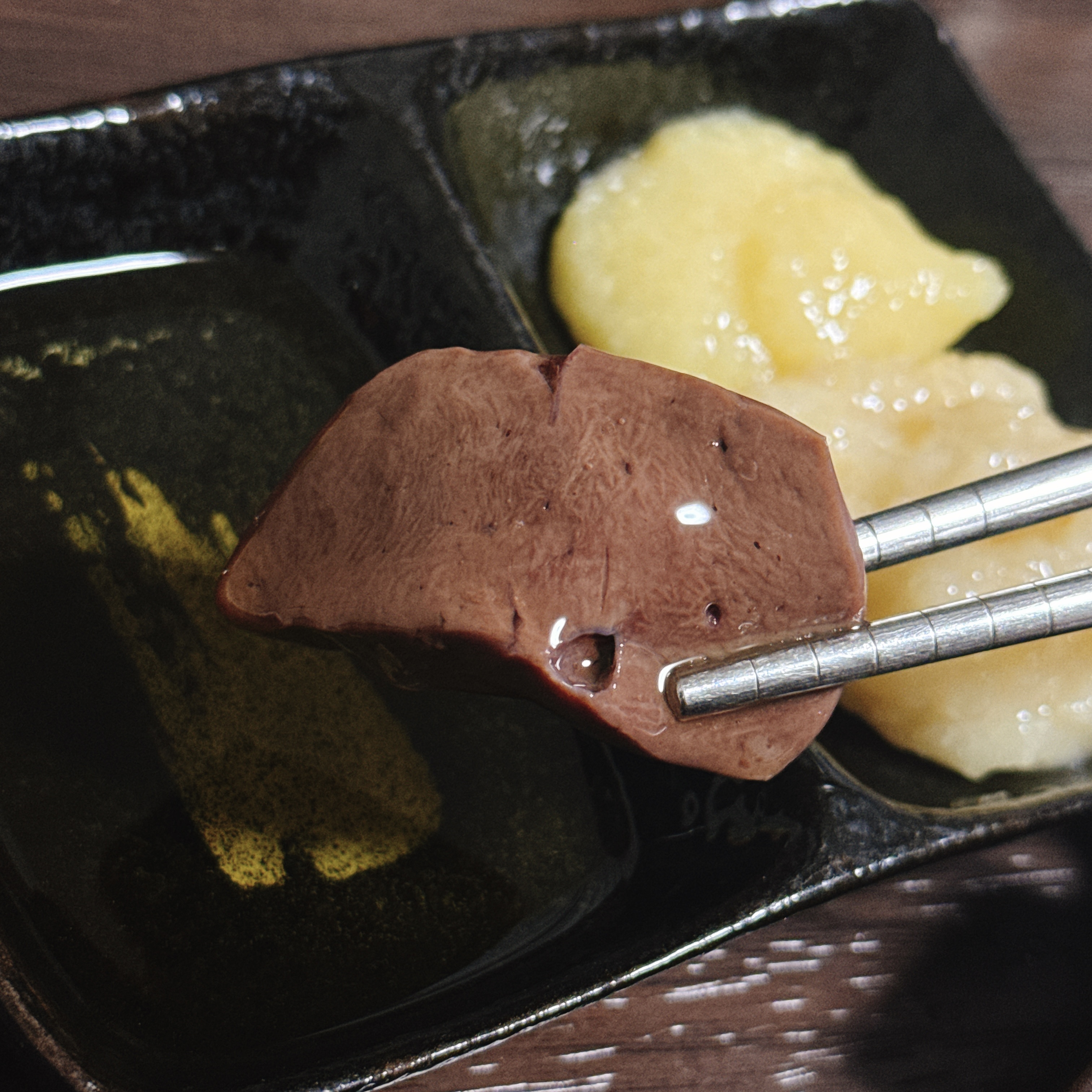 馬レバ刺しがうますぎて、販売してるのに自分でめっちゃ食べてる話