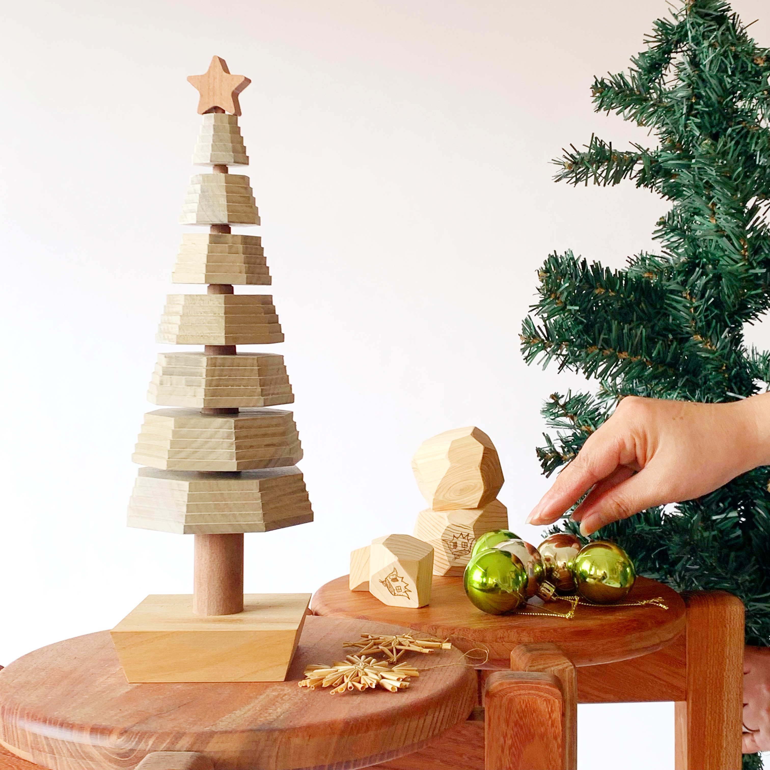 北欧の温もり パステルカラーの木製クリスマスツリー31cm　販売開始しました