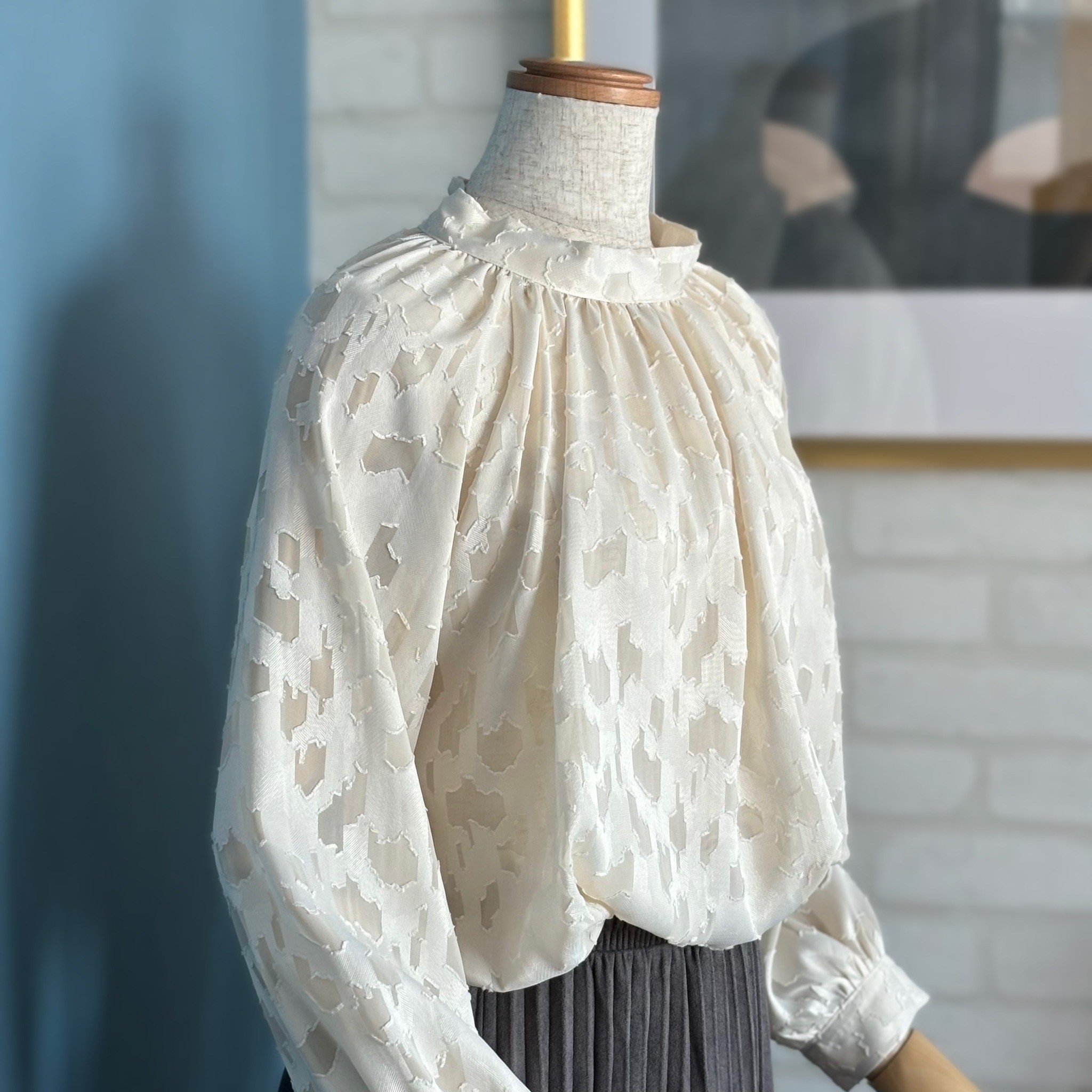 シフォンカットジャガード７を使ってブラウスを作ってみました