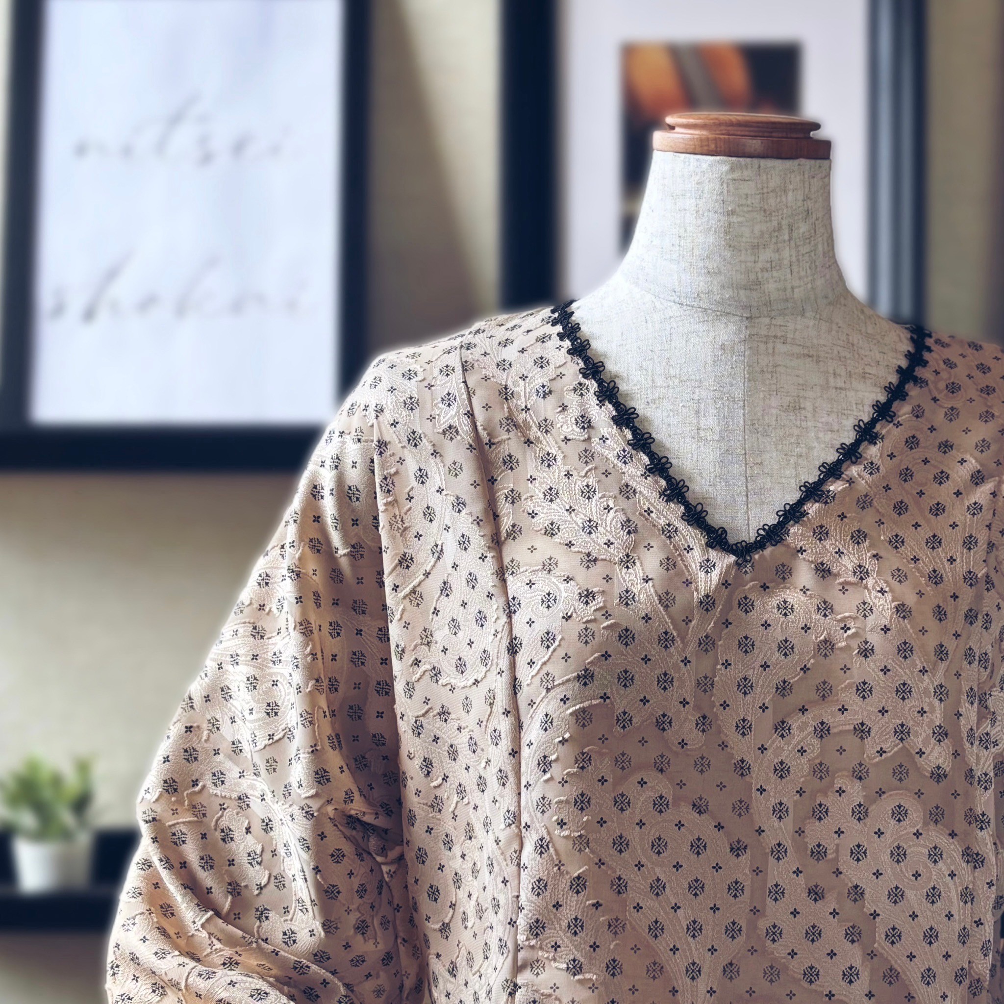 シフォンカットジャガード６を使ってブラウスを作ってみました