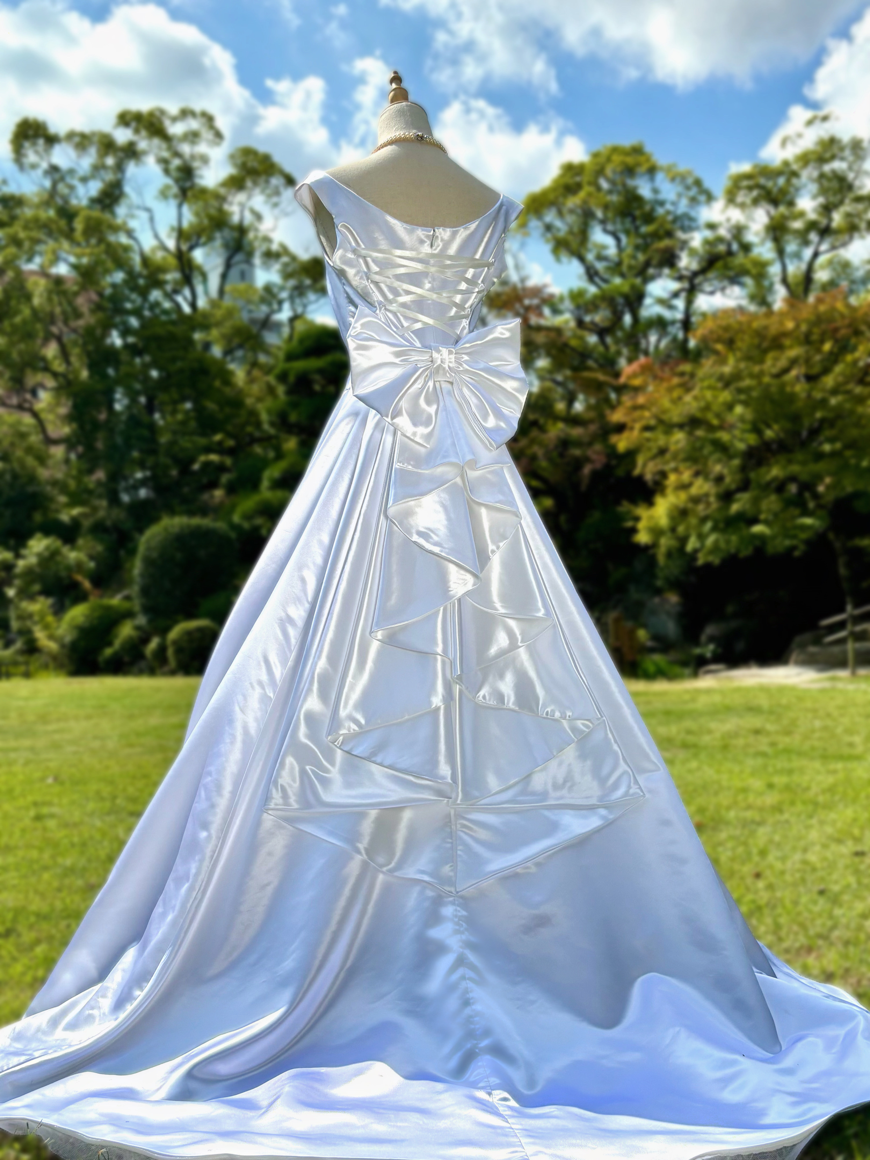 エメラルドサテンを使ってウエディングドレスを作ってみました