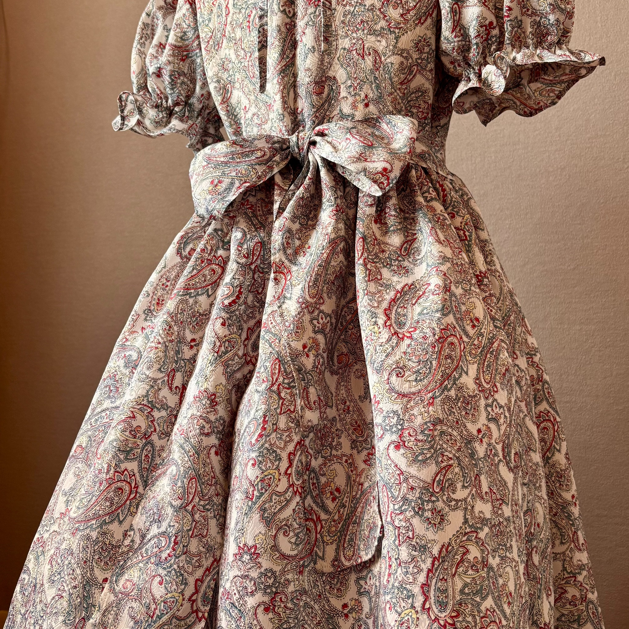 サテンジャガード【ペイズリー柄】を使ってキッズドレスを作ってみました