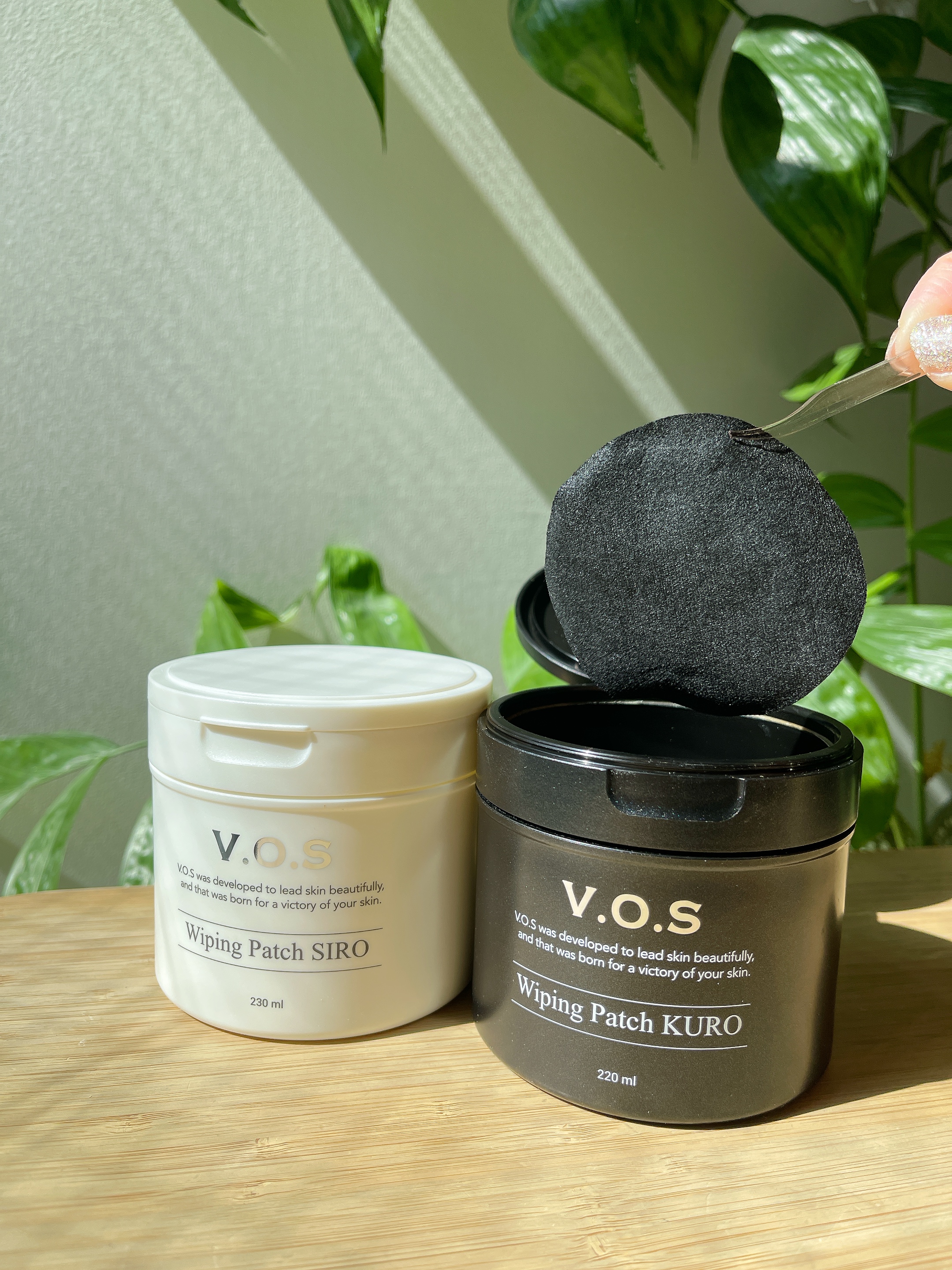 【黒？白？肌悩みで選べるV.O.Sワイピングパッチ】