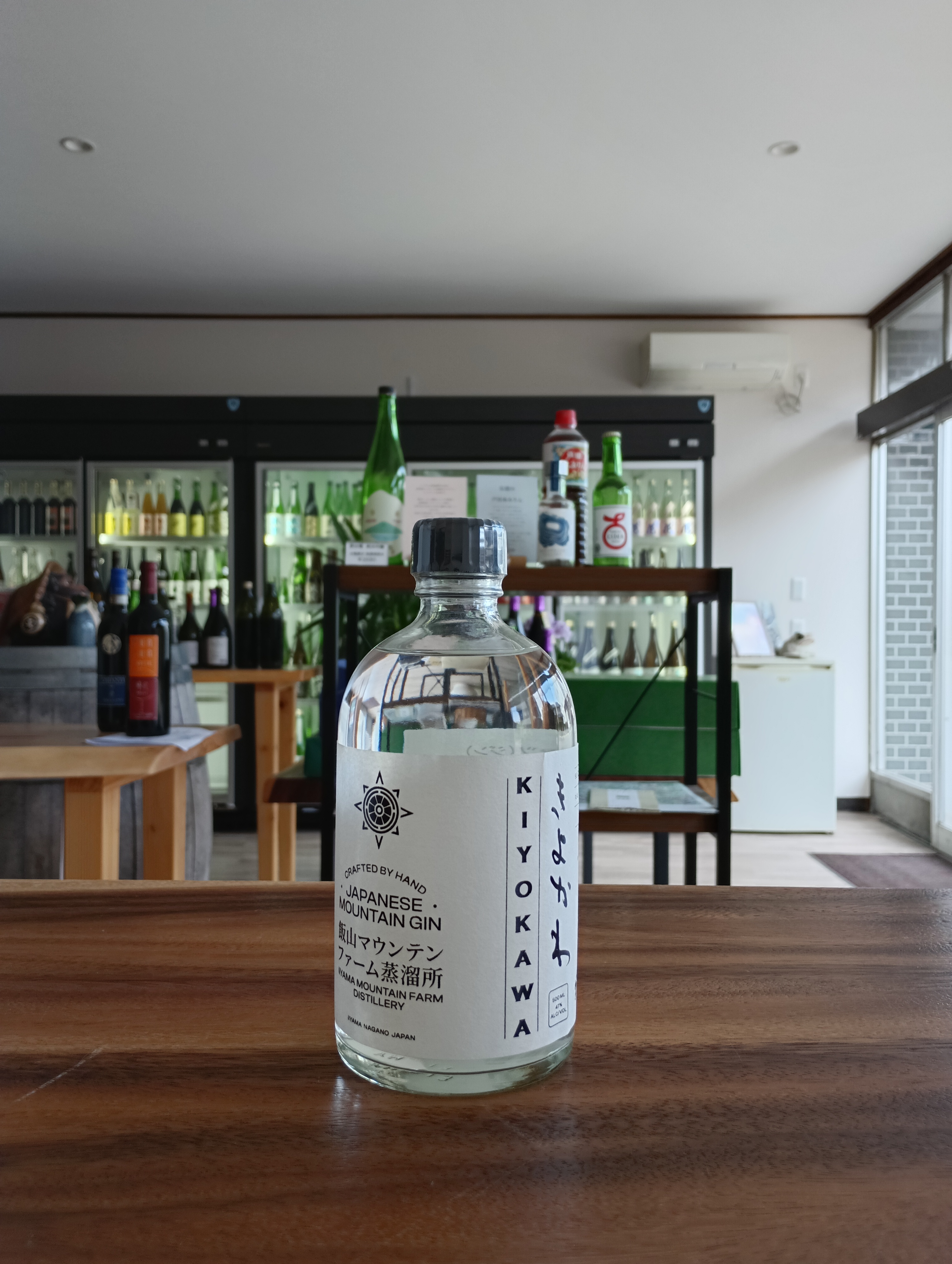 長野県　飯山市の蒸留所　ジン＆ウイスキーの飯山マウンテンファームさんのジンじゃ。