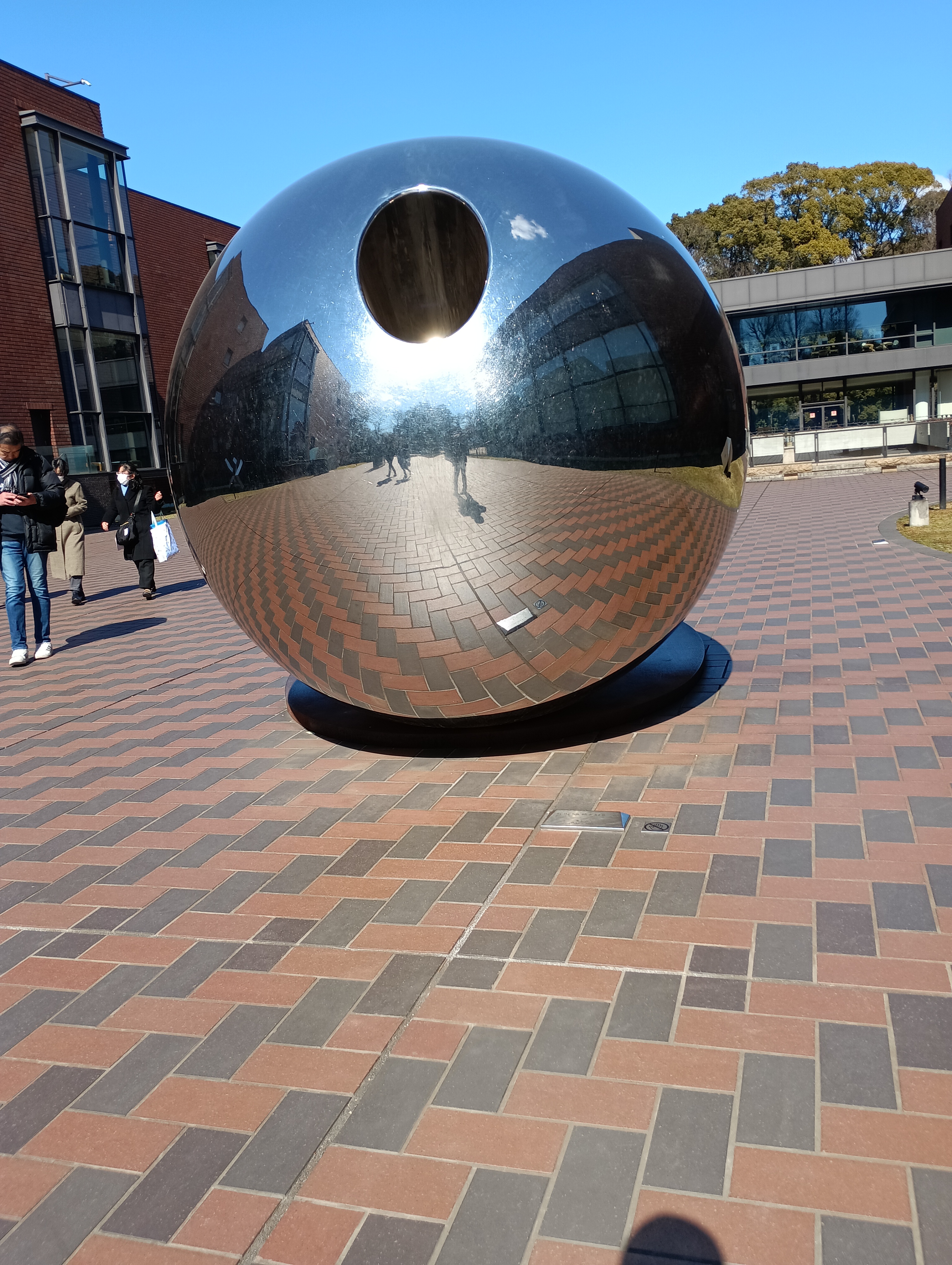 球体はすべてを映す