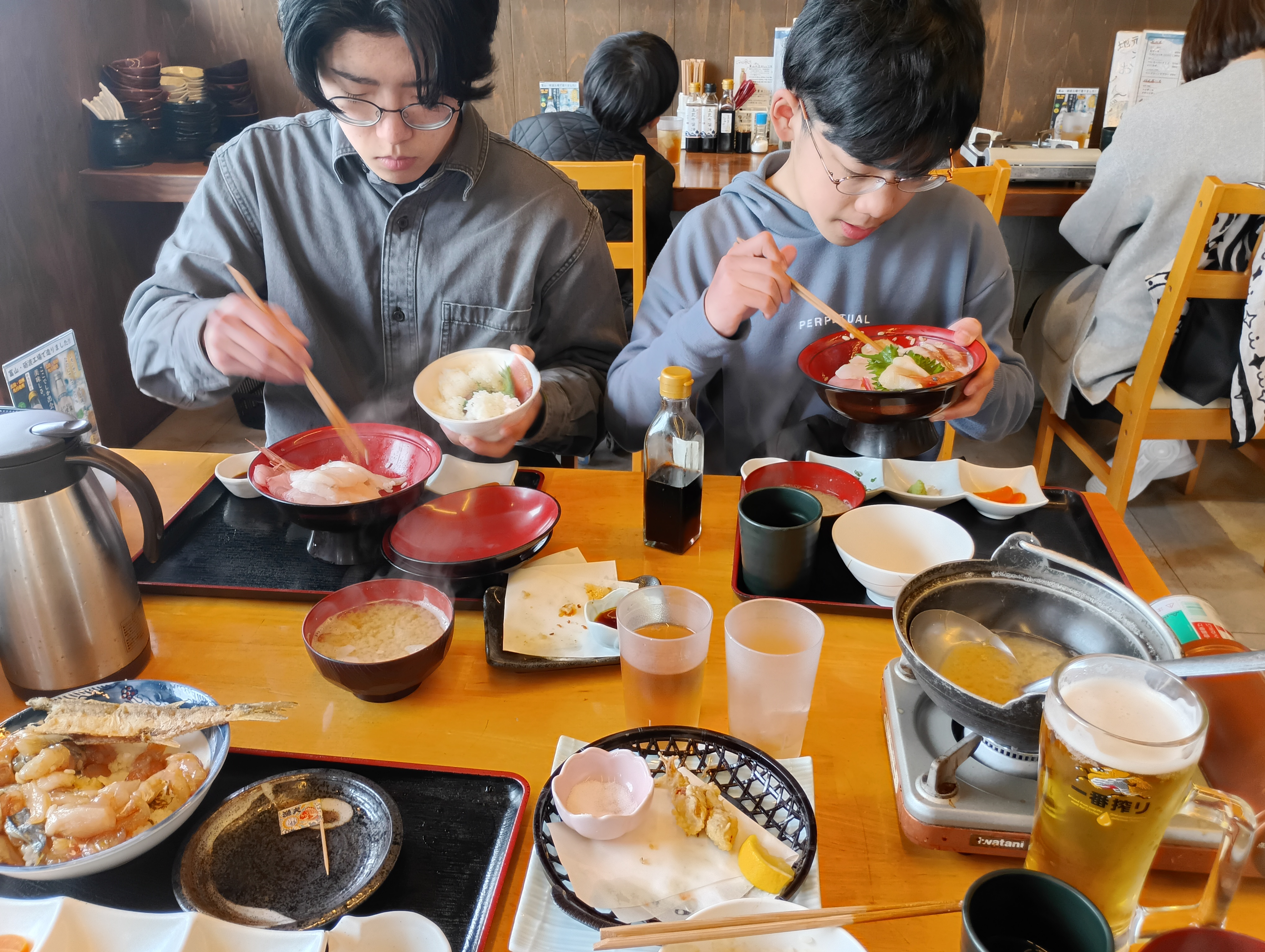 毎週水曜は水橋酒店の角打ちが21時まで開いています。