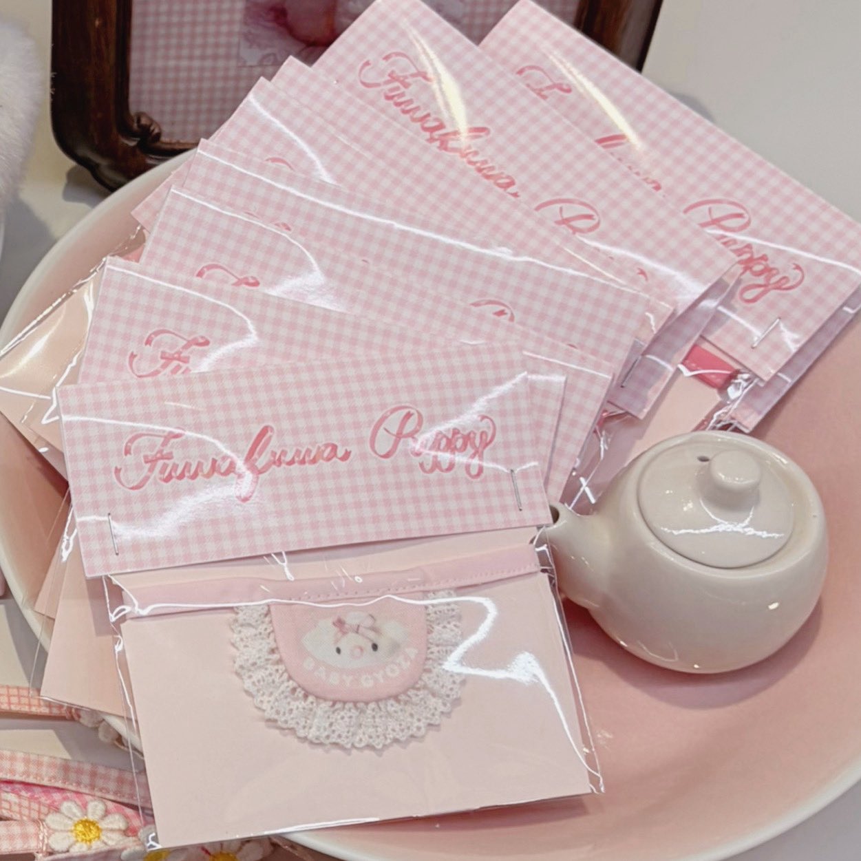 ふわふわレースの餃子プリントスタイ