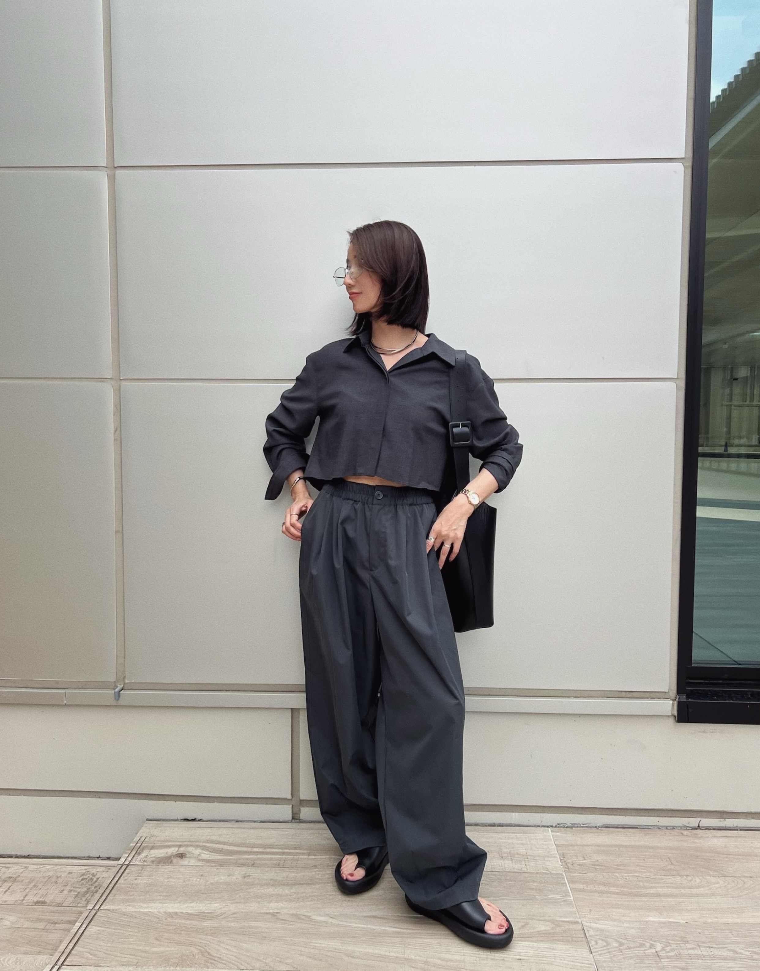 夏の街に、静けさを纏う。Tong Sandalsでつくる3つのスタイル