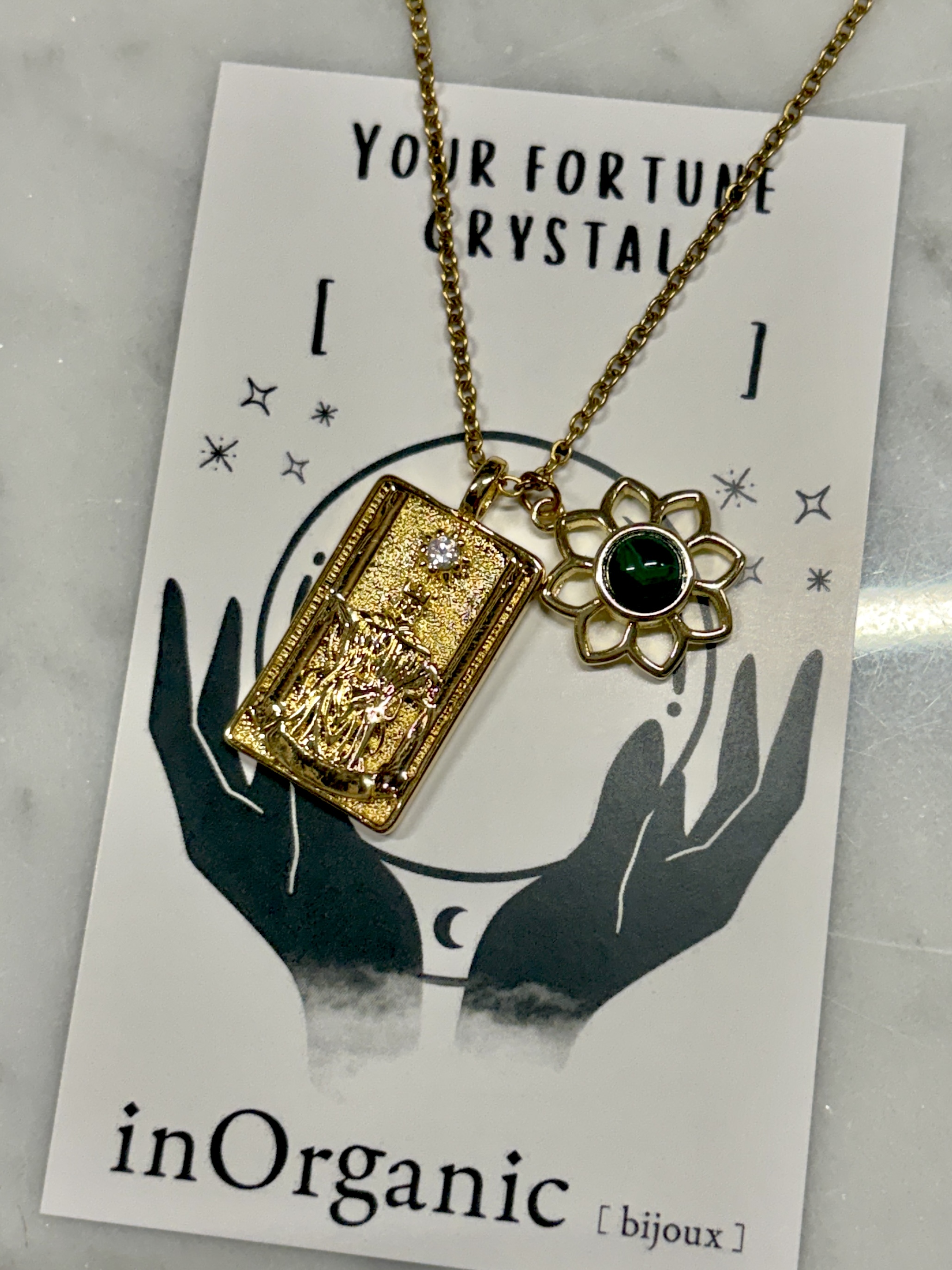 タロットカードをモチーフにしたネックレスArcana Crystal