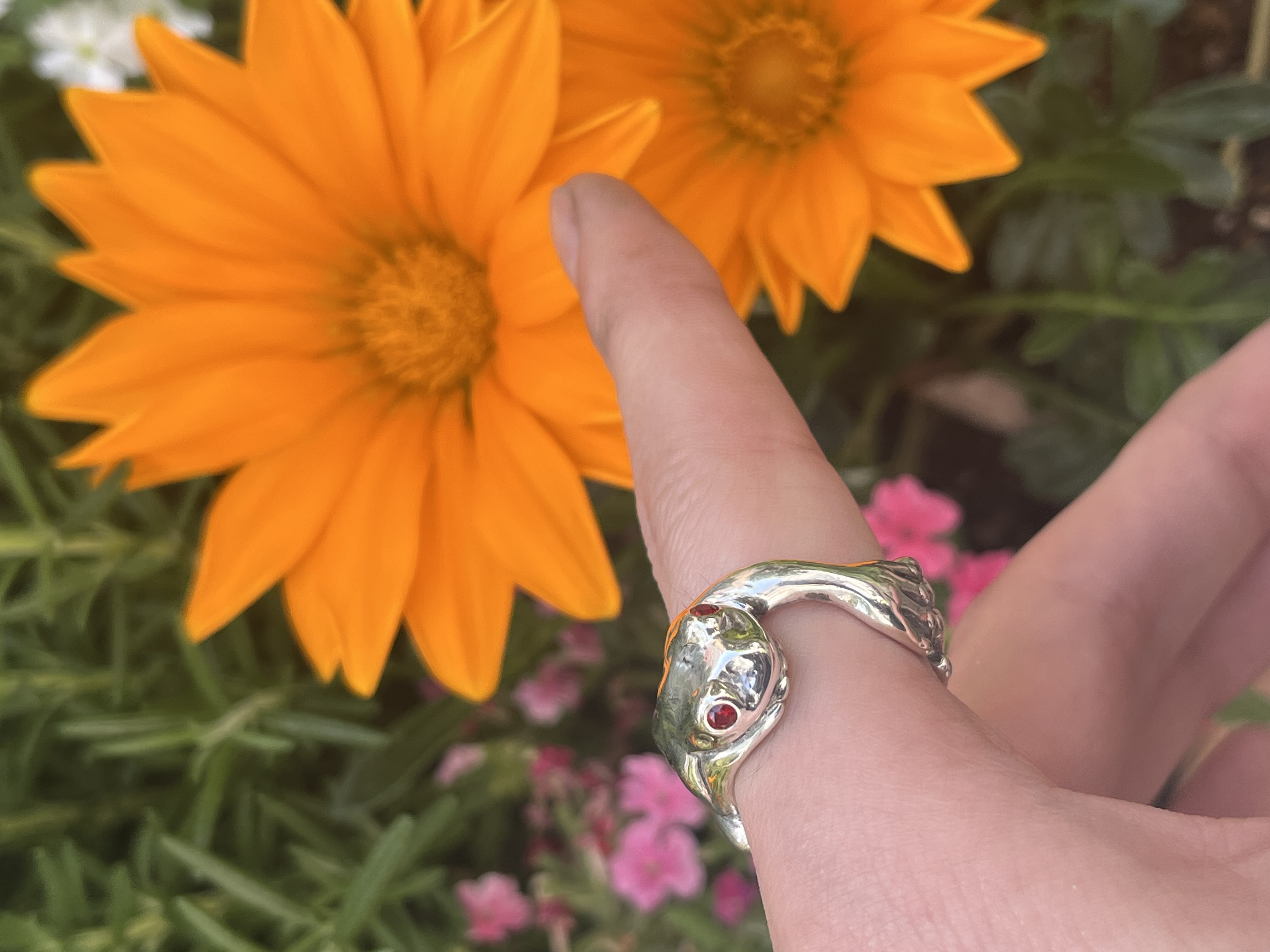 作品紹介 Hugging frogs ring / WDR-1