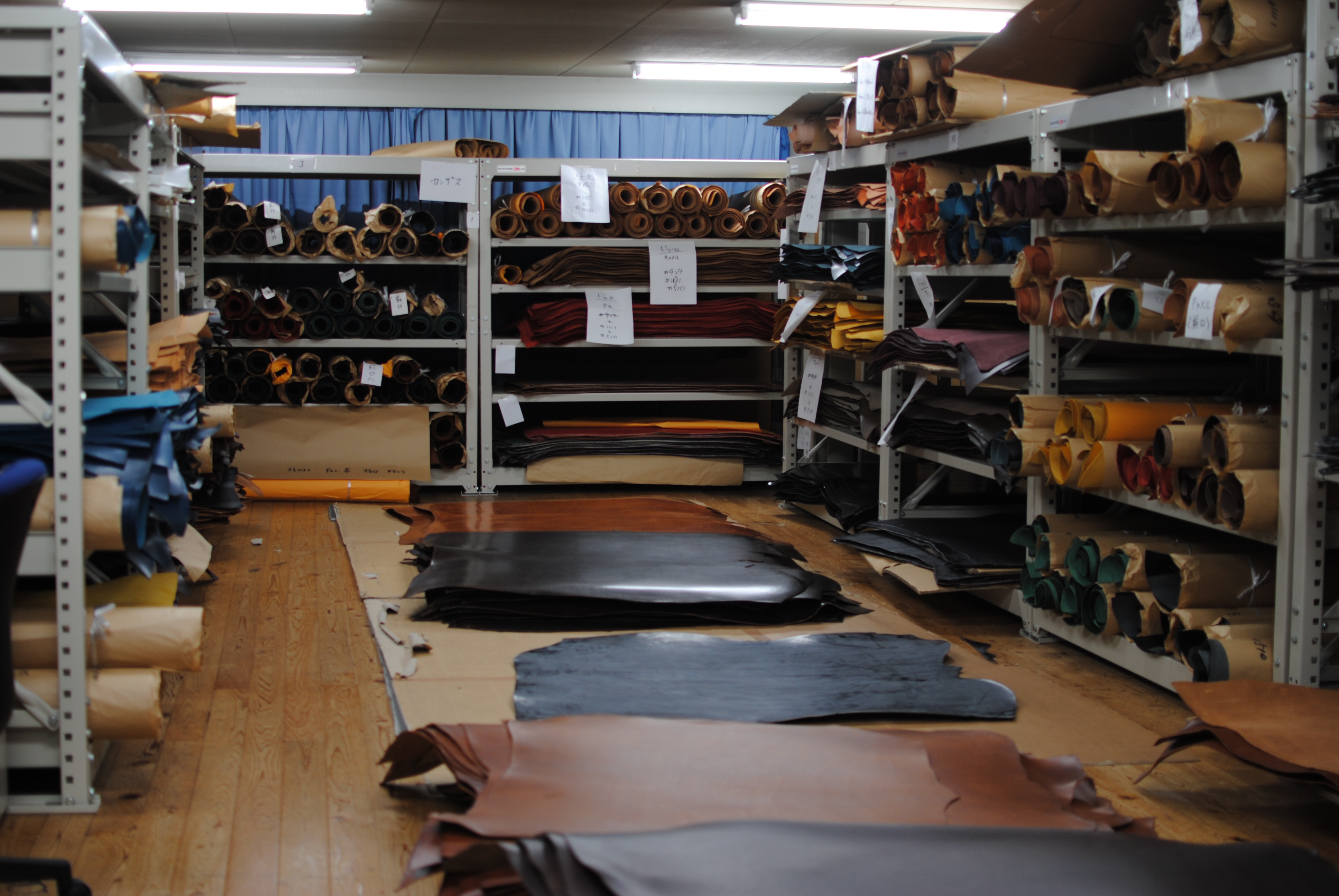 その後、金具屋さんへ。