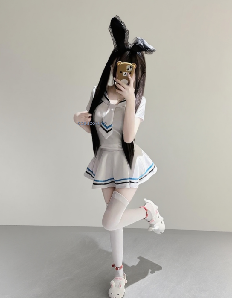 憧れの水手服で日本の学園少女気分♡