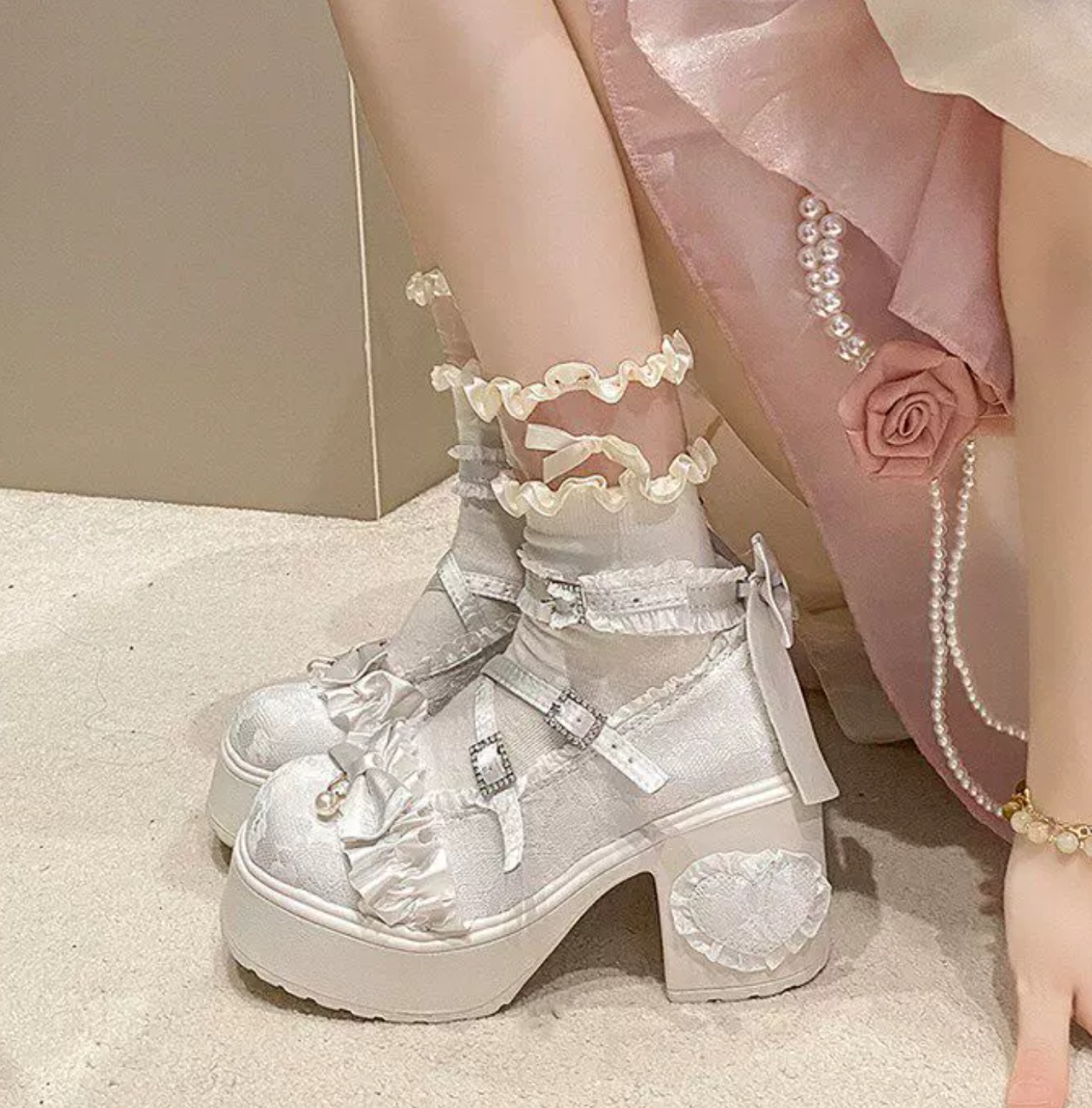 ハートに一目惚れした🎀🖤可愛いもスタイルアップも叶う♡ 厚底シューズ🎀