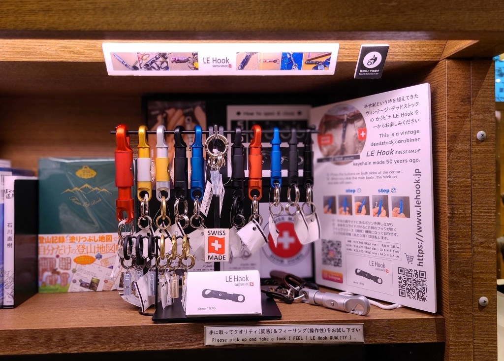 @ 代官山 蔦屋書店( 代官山の人の流れを変えた書店 ) 2号館 1階 クルマ・バイク フロア