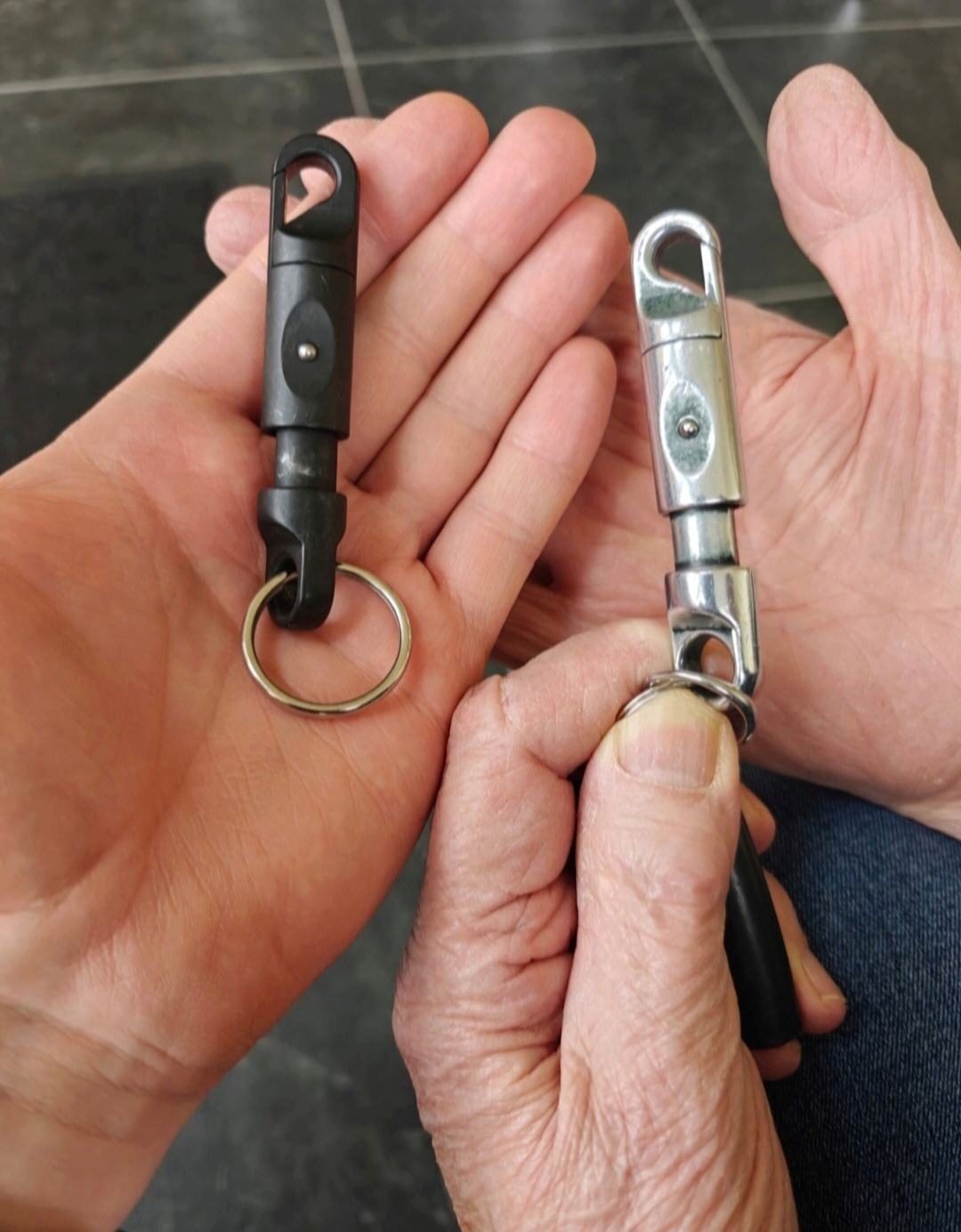47年間いつもこの LE Hook（右側）と一緒なんだよ ^^