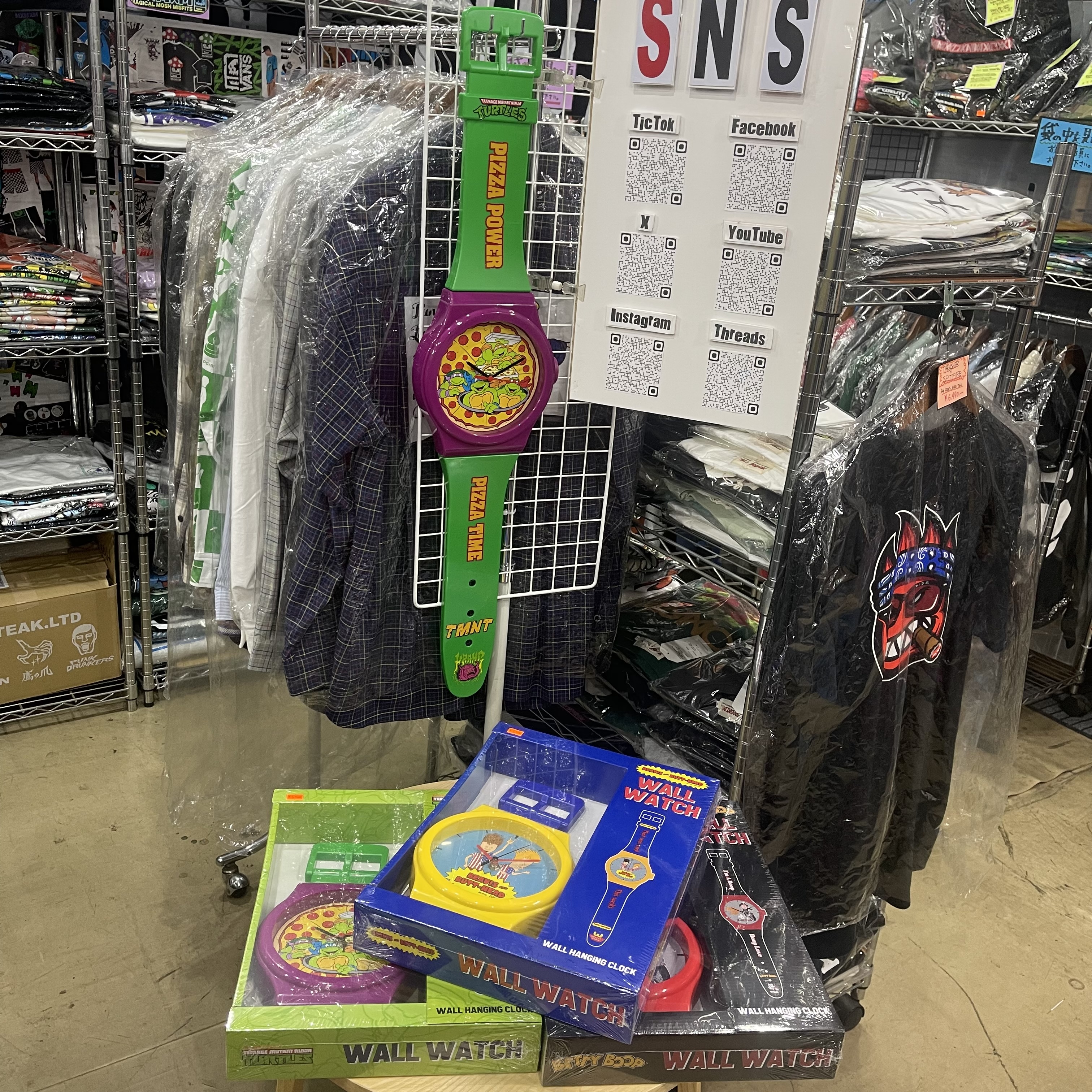 でっかい腕時計型、壁掛け時計が入荷しました！