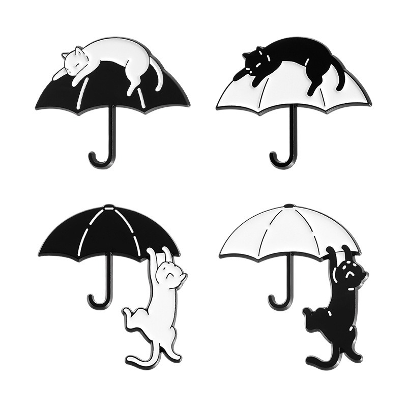 【新入荷】 ねこモチーフのブローチ　-傘と猫-