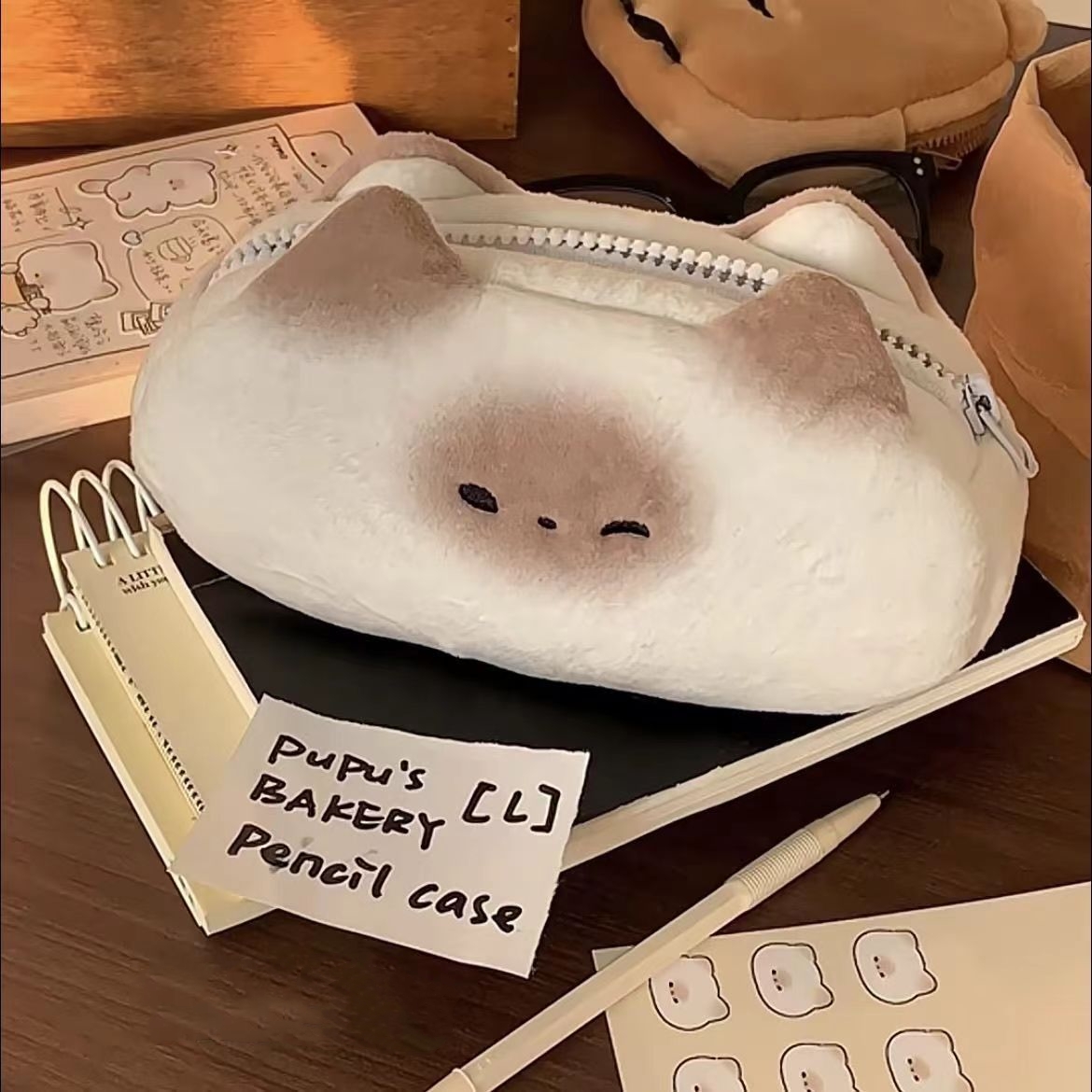 【新入荷】 ねこモチーフのペンケース・ポーチ