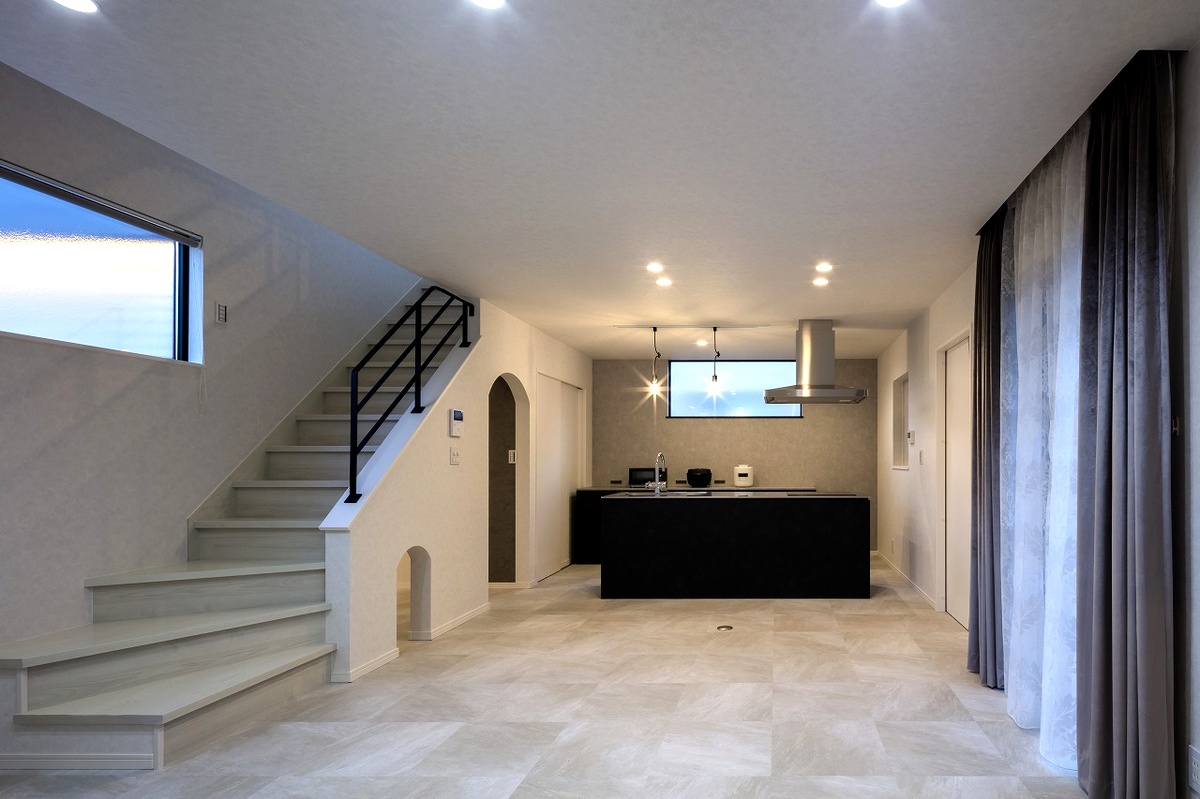 「照明を上手に使うための3つのポイント」 ～夜も心地よいリビングをつくるコツ～