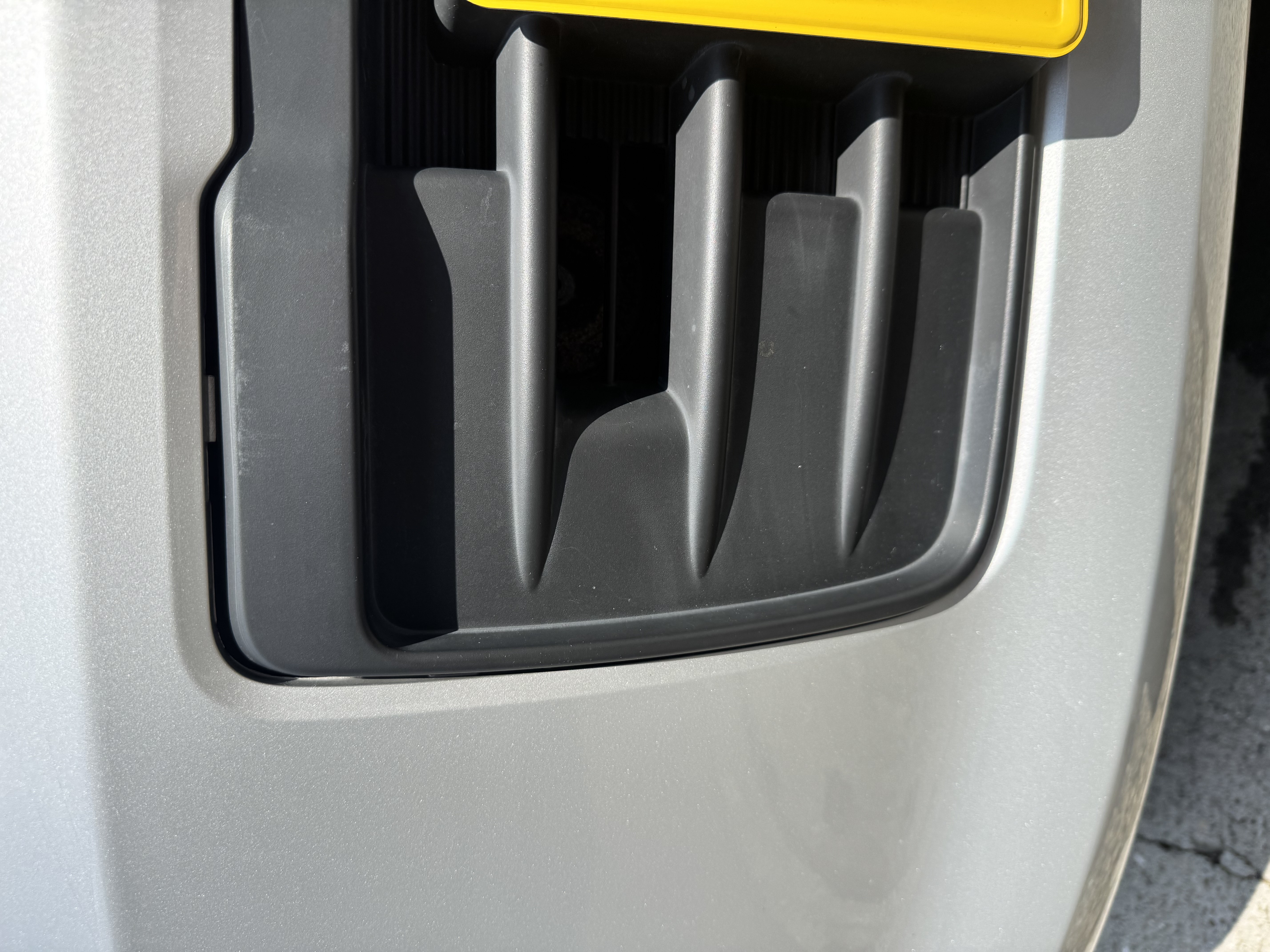 樹脂パーツの色褪せにはグラフェンVRT!