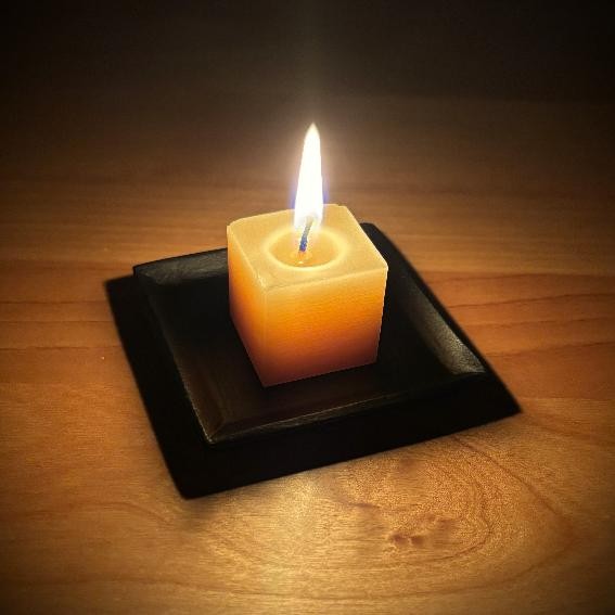 新着｜キャラメルキャンドルに似合う、黒のスクエアプレート