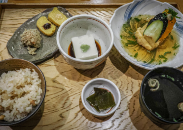 🍲 あなたの食卓を彩る味噌の真実〜精進料理から学ぶ、心と体の栄養学〜