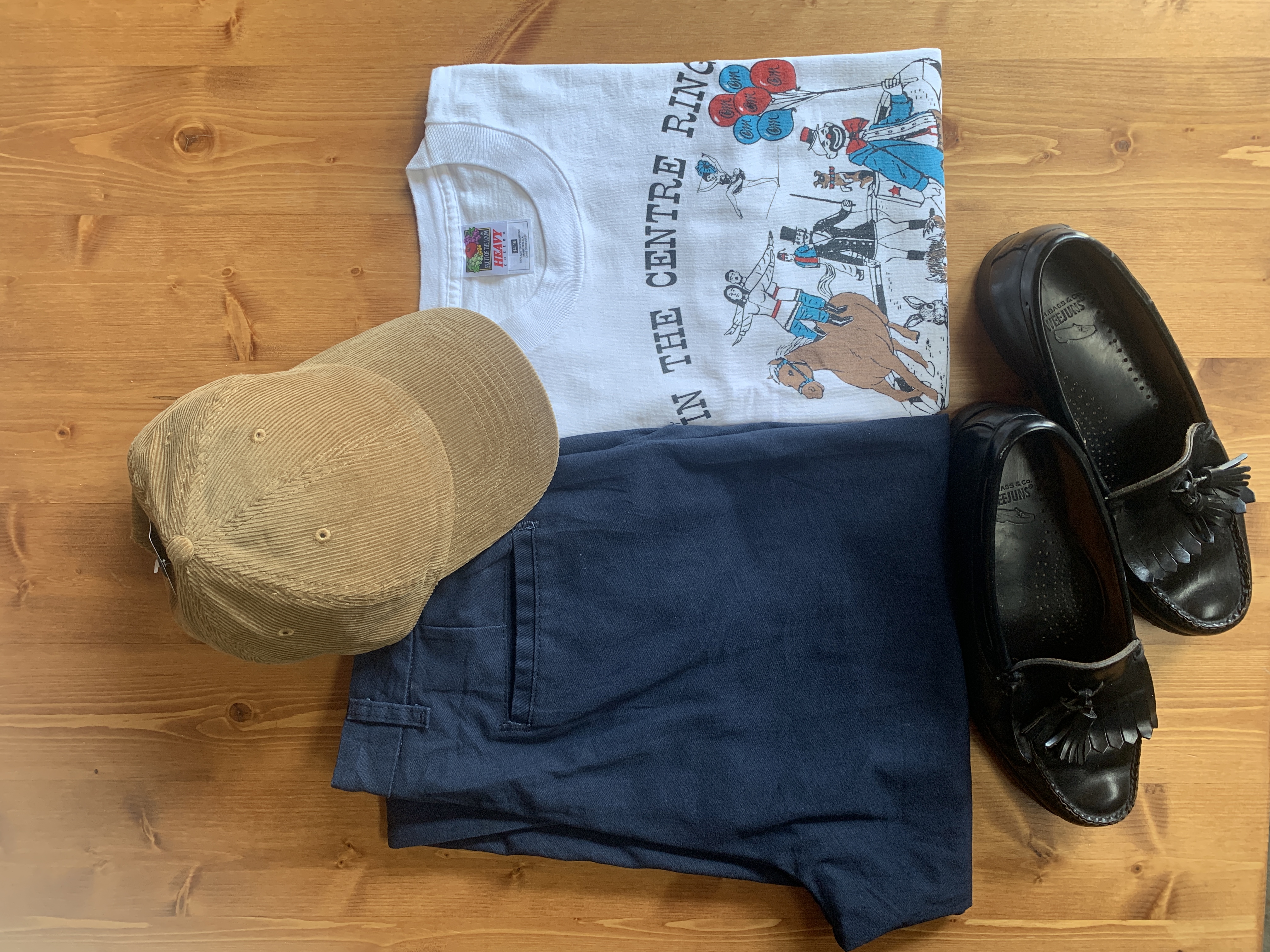 なんとも楽しげなサーカスのグラフィックTシャツのご紹介です^ - ^