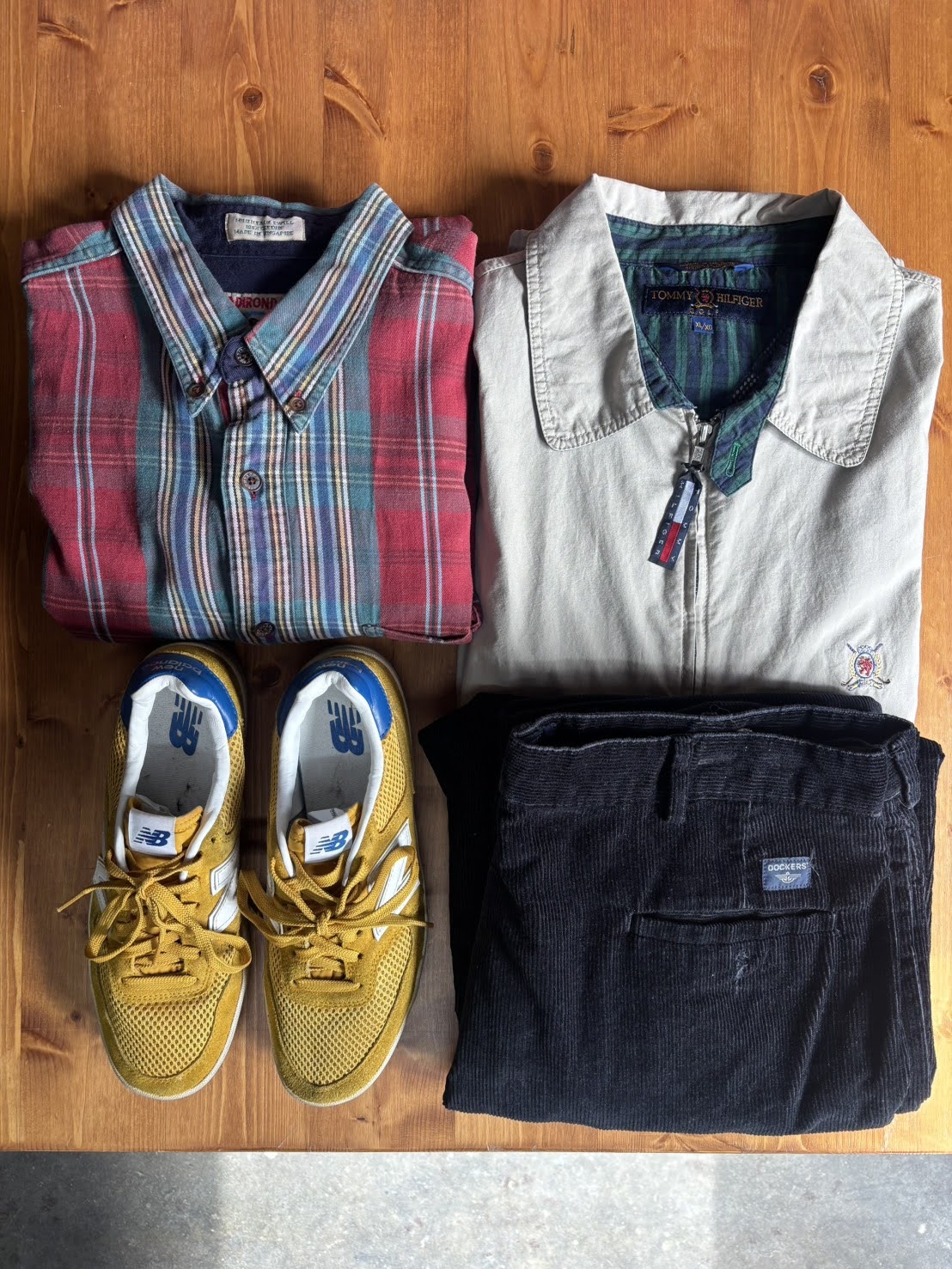 トミーヒルフィガー　ナイロンジャケット ×New Balance CRT300B2　