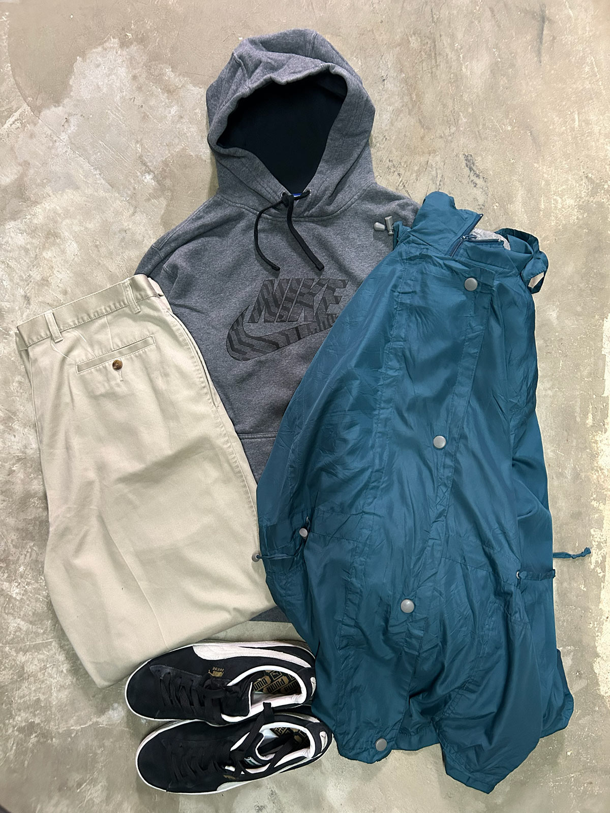 ナイキパーカー！PUMA スエード　黒（US10:28cm）！！