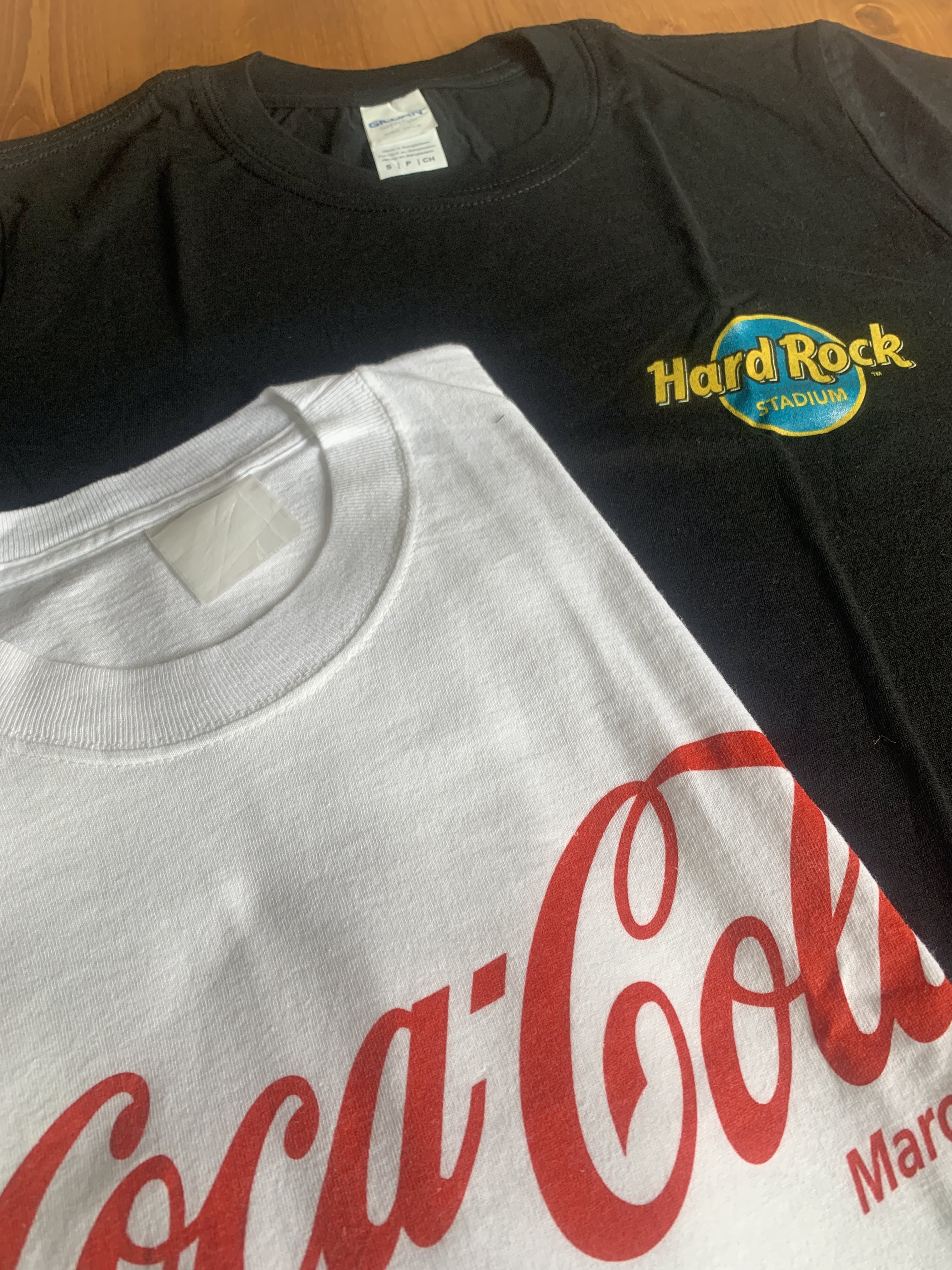 今日はコカコーラ、ハードロックスタジアムtシャツのご紹介です！