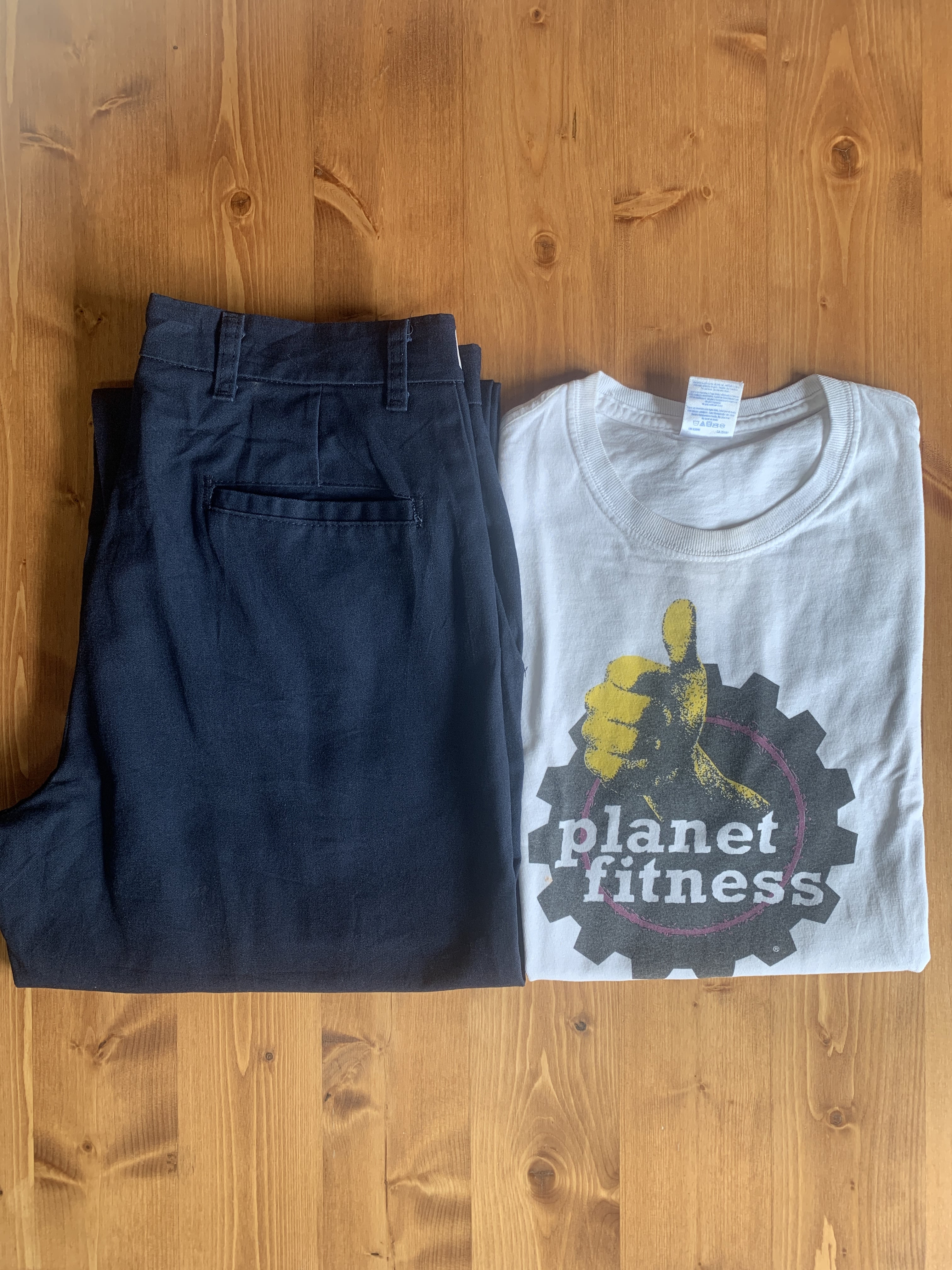今日のおすすめの一枚はplanet fitness tシャツです！