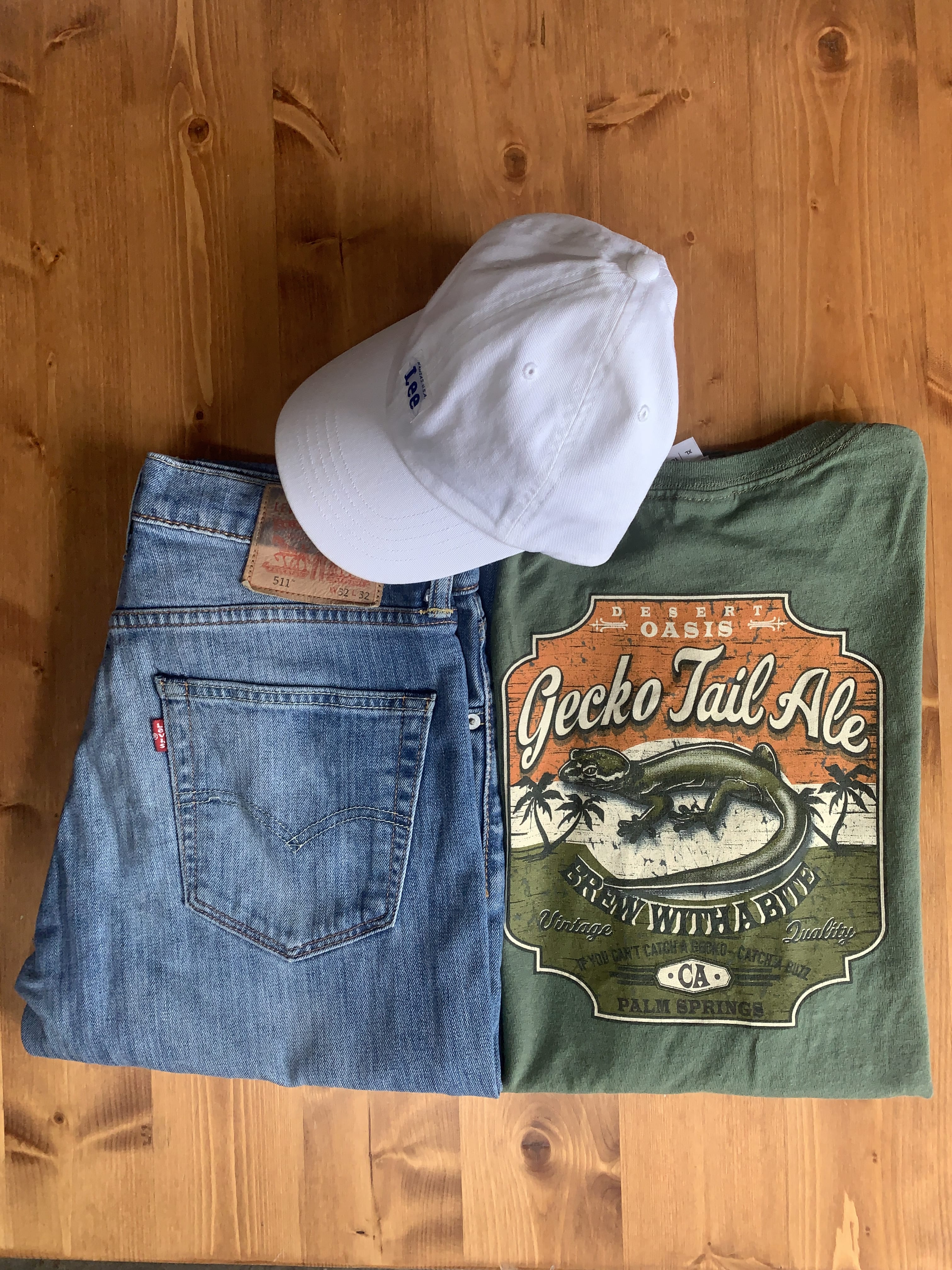 ニヒルなトカゲのバックプリントが なんともイカす『gecko tail ale プリントTシャツ』