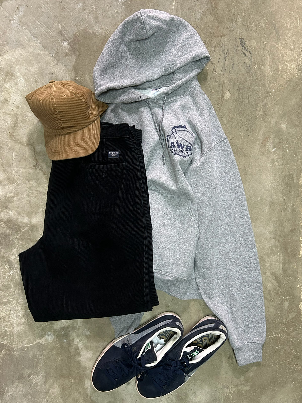 バスケAWR　スウェットパーカー　×　PUMA スエード　紺（28cm）