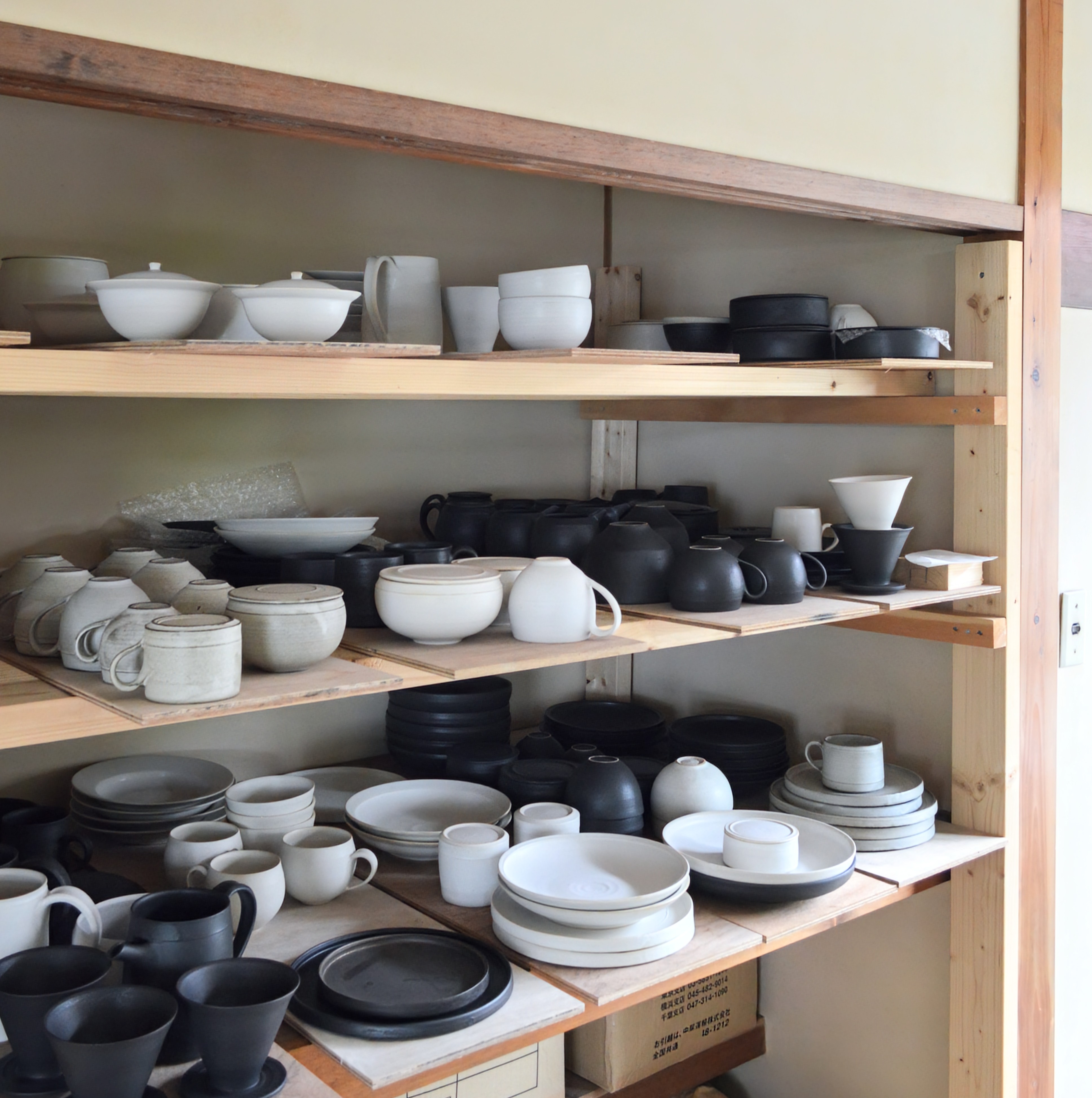 個展"comfortware"に先駆けて、陶芸家 小野俊さんの工房へ訪問しました。