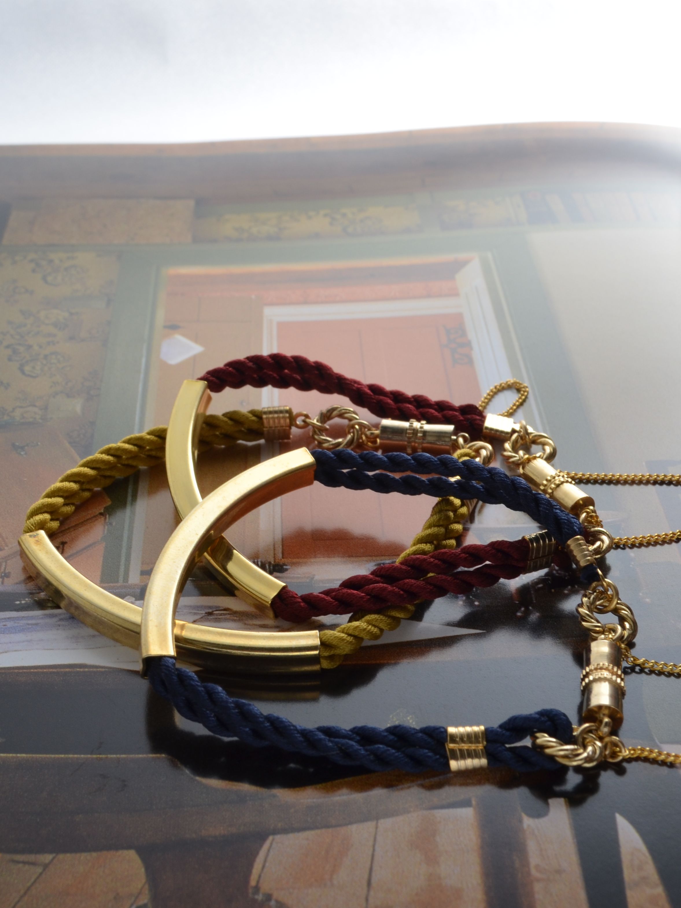 ボルドー、ネイビー、ピスタチオ