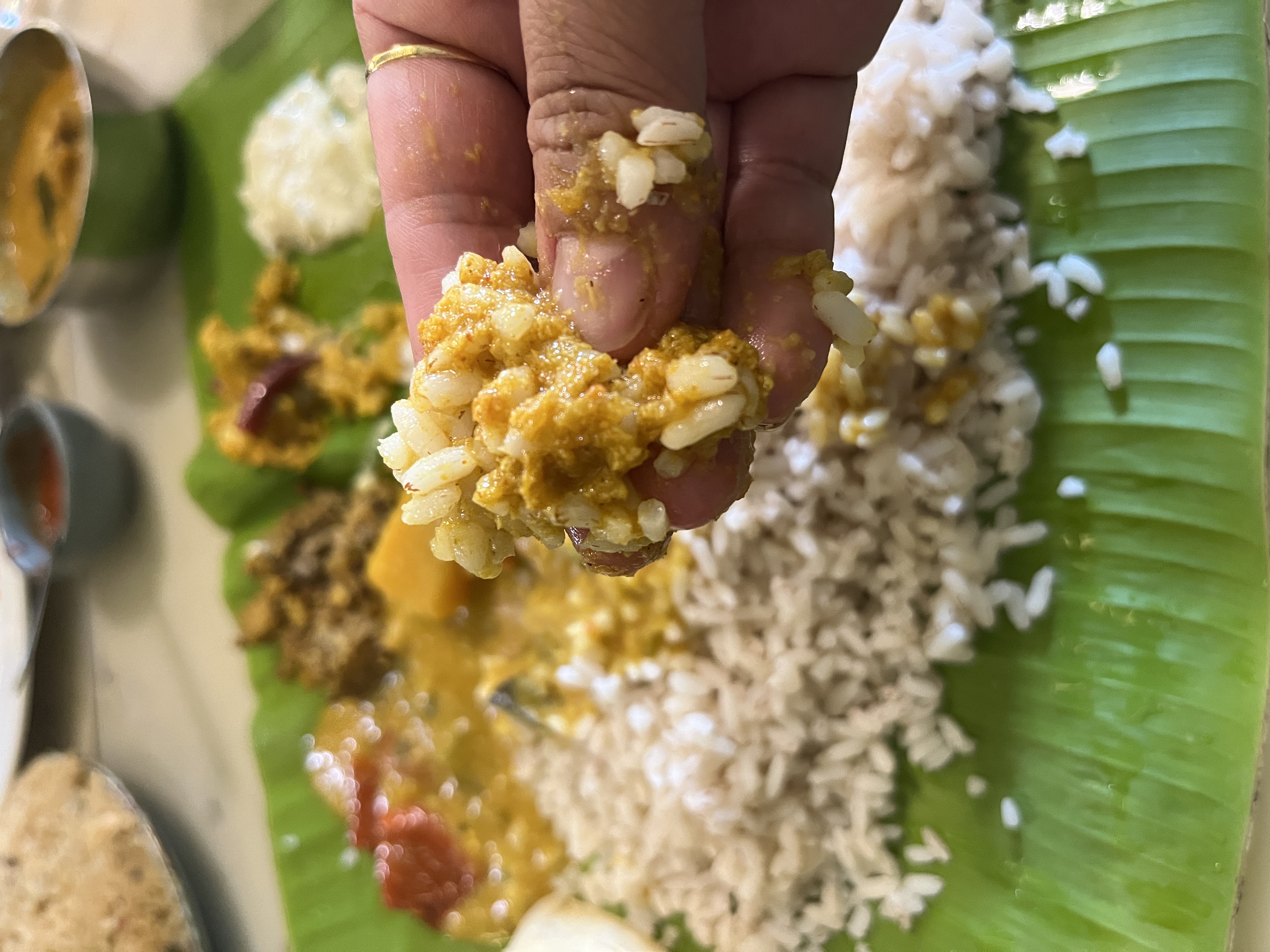 南アジアを旅するなら「手で食べる」が意外と衛生的