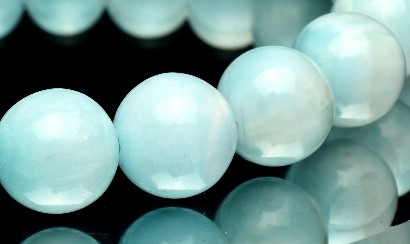 ヘルモルファイトの神秘：海と空の色が織りなす癒しと直感の石