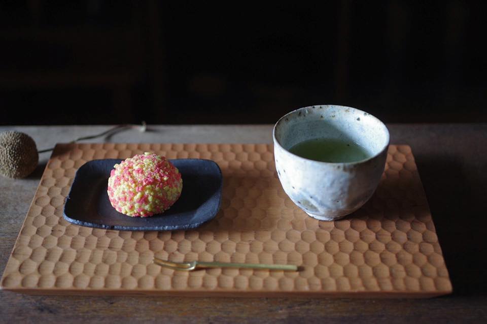 山粧う