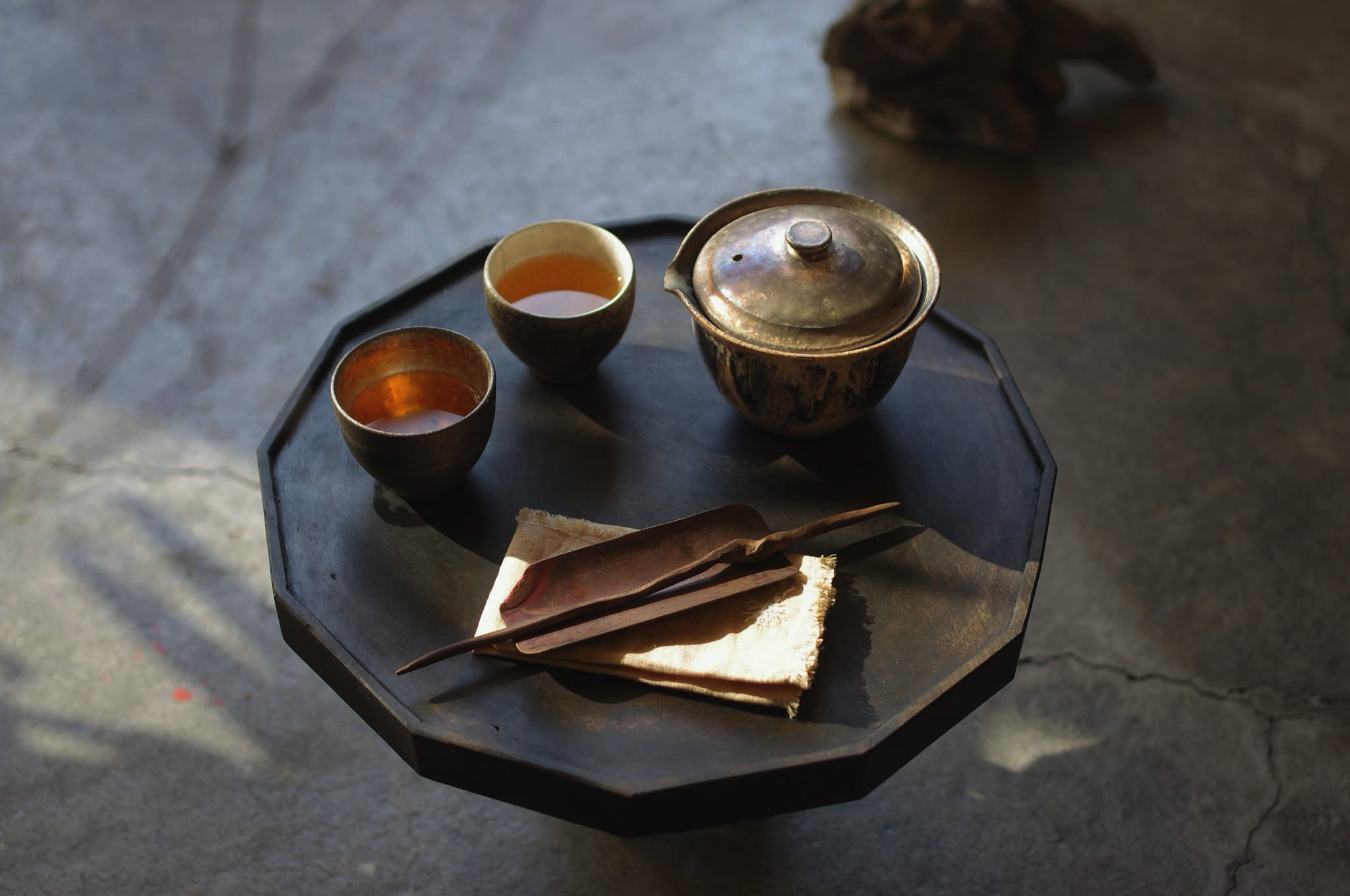 和烏龍茶と朝の光