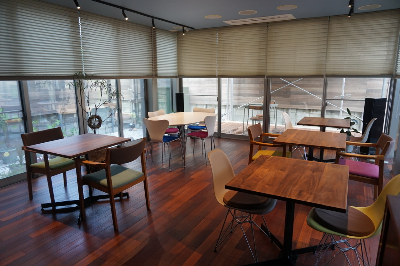 家cafe prunierの店内