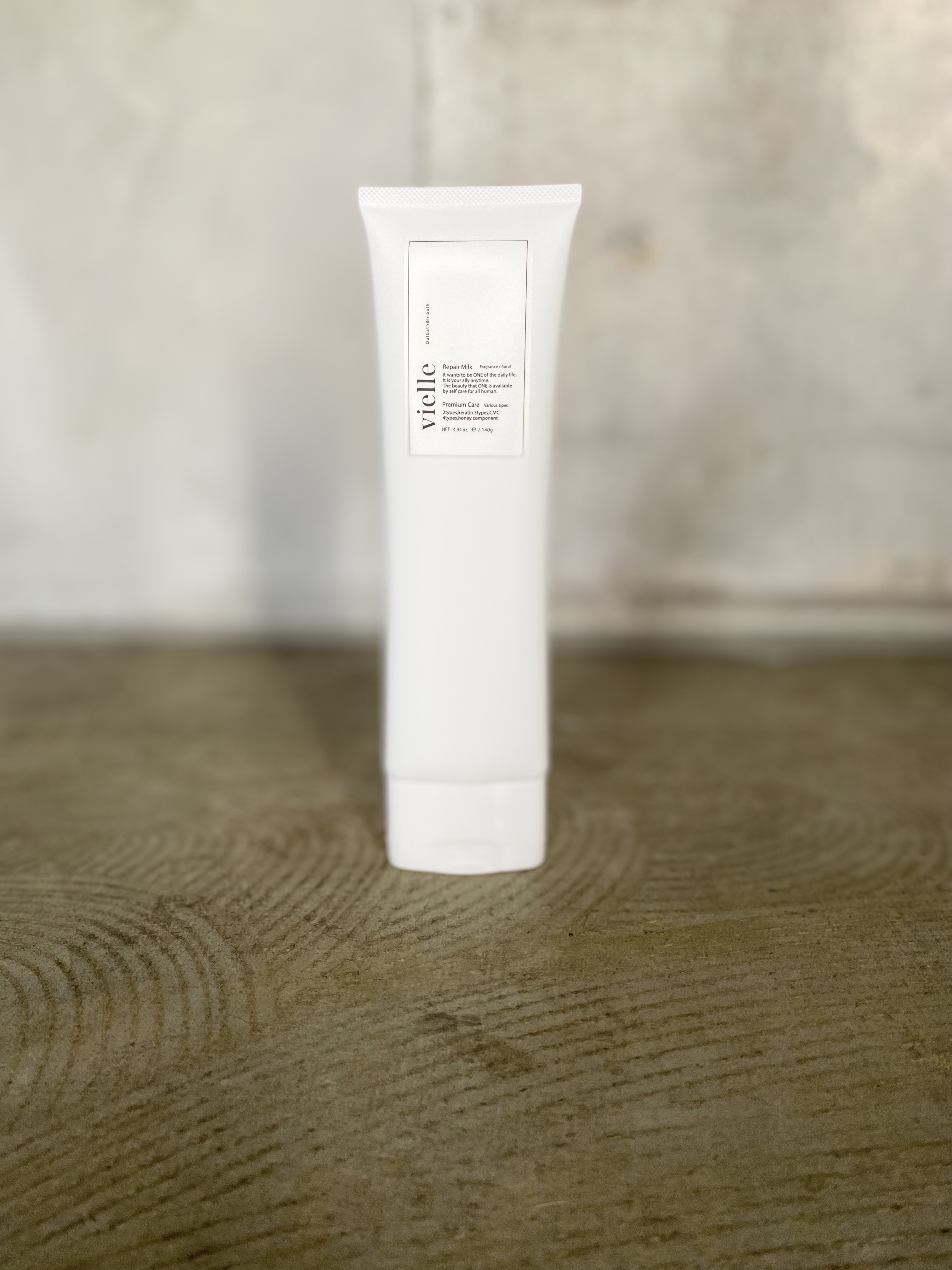 髪が硬くなってきたと感じたら 40代から見直したいヘアミルク習慣