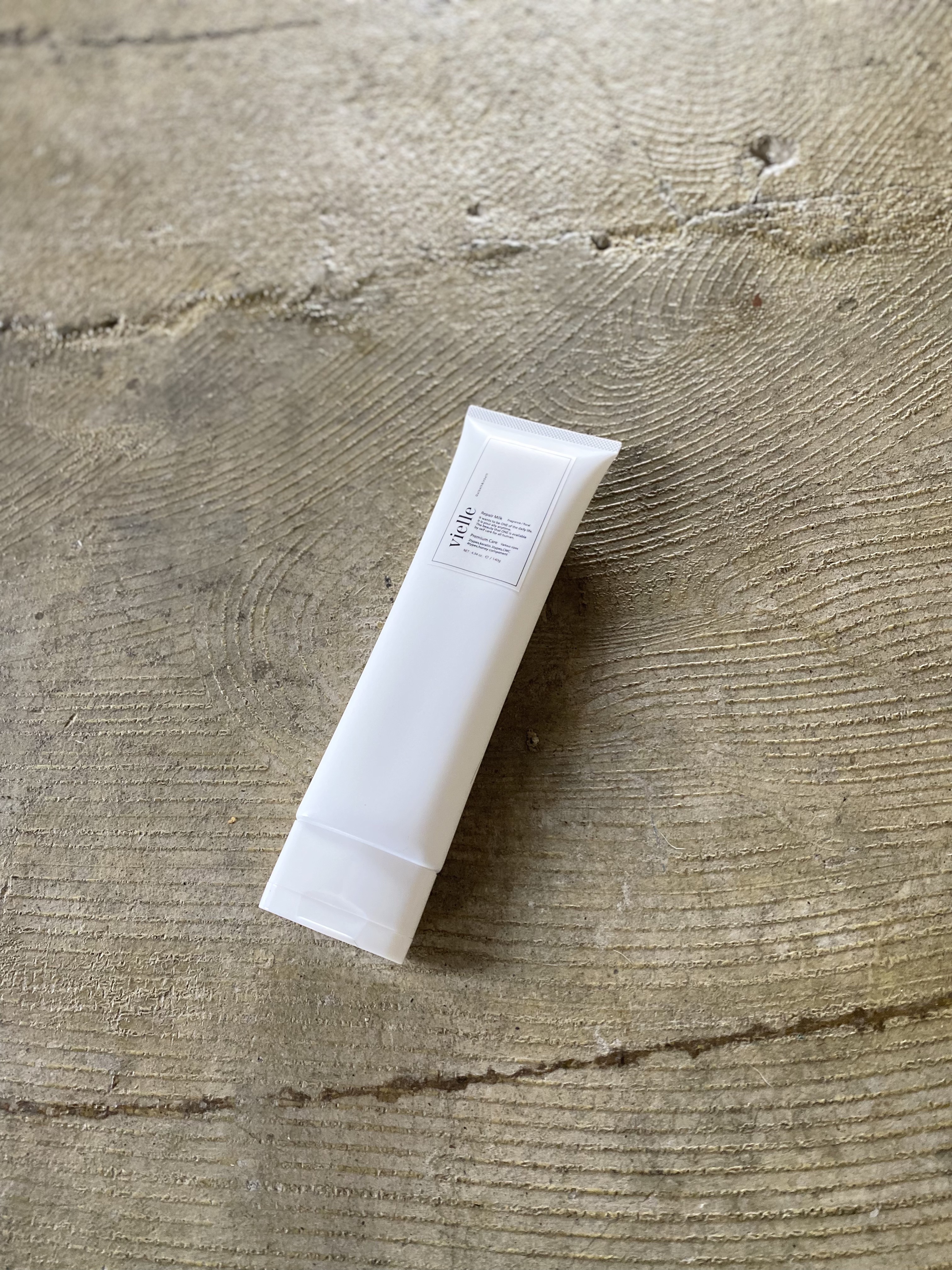 髪がまとまらない大人世代へ 今こそ見直したい「ヘアミルク」という選択