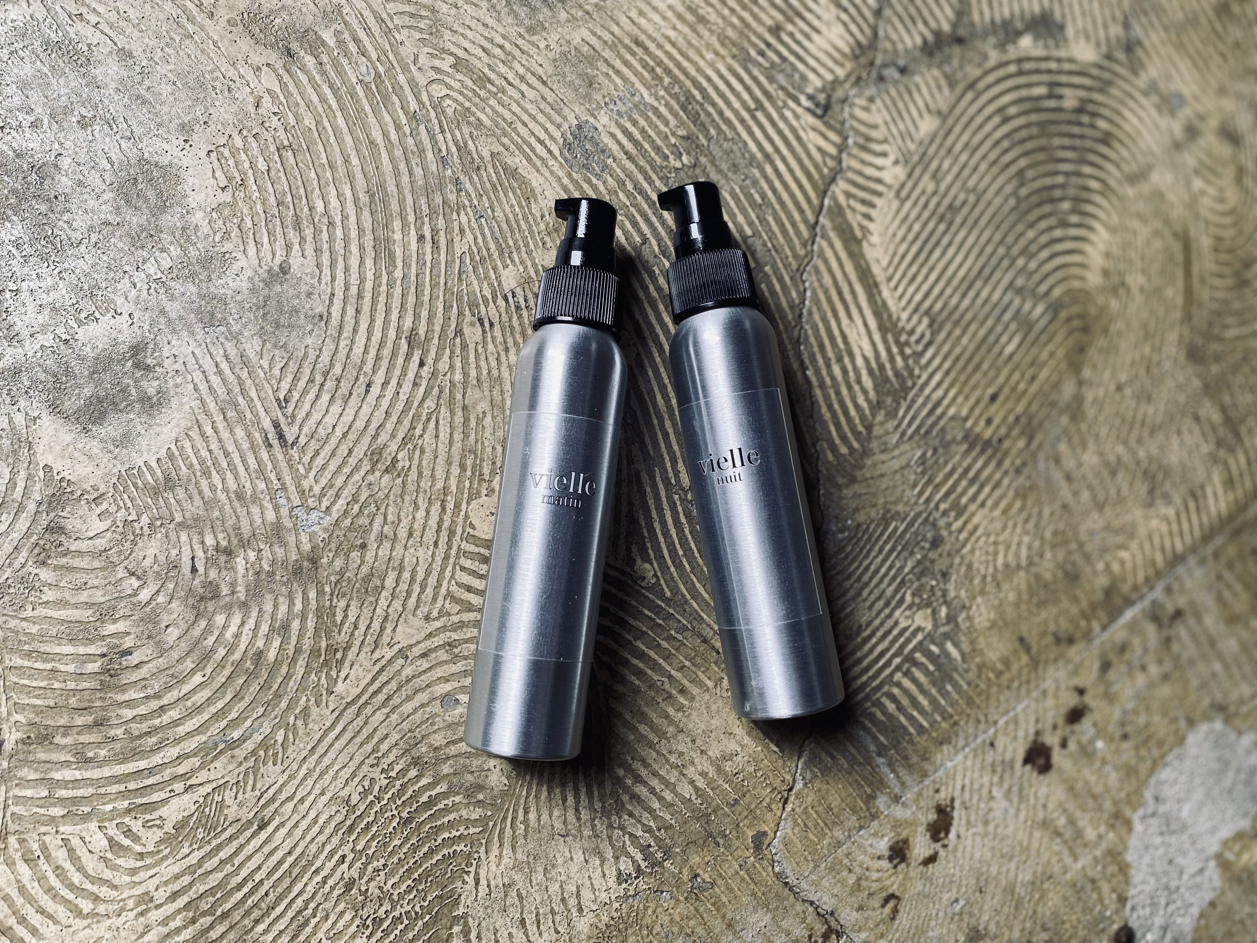 髪にツヤが戻るだけで、印象はこんなに変わる