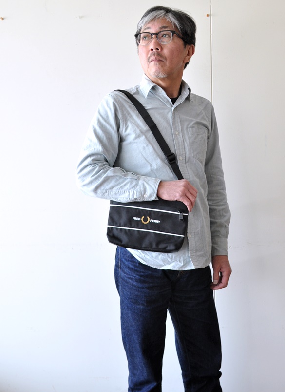 FREDPERRY フレッドペリー ショルダーバッグ　L8268　バッグ　サコッシュバッグ
