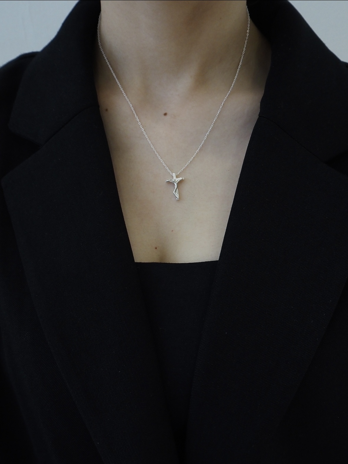 cross necklaceのご紹介