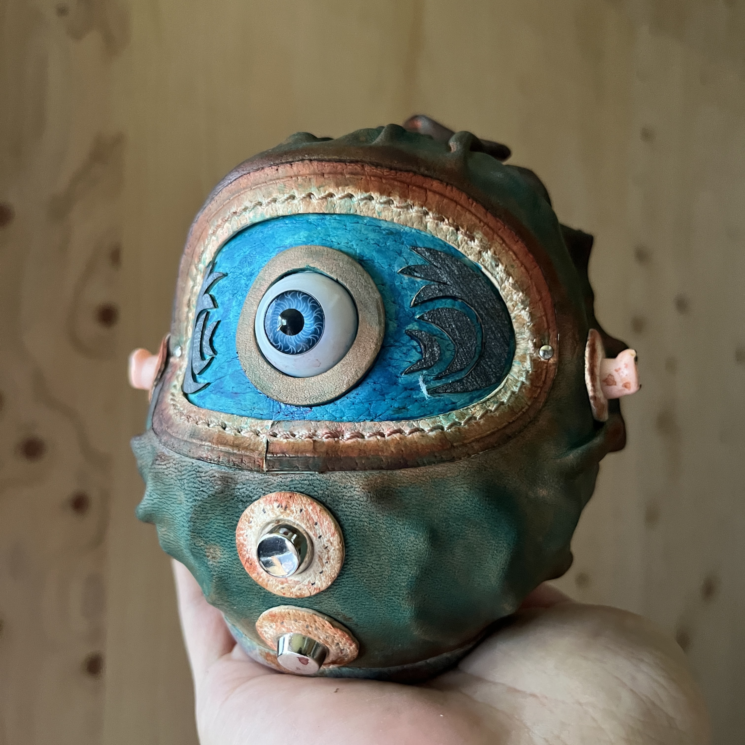 達磨人形がかわいい！おもちゃっぽいアート作品のすすめ。